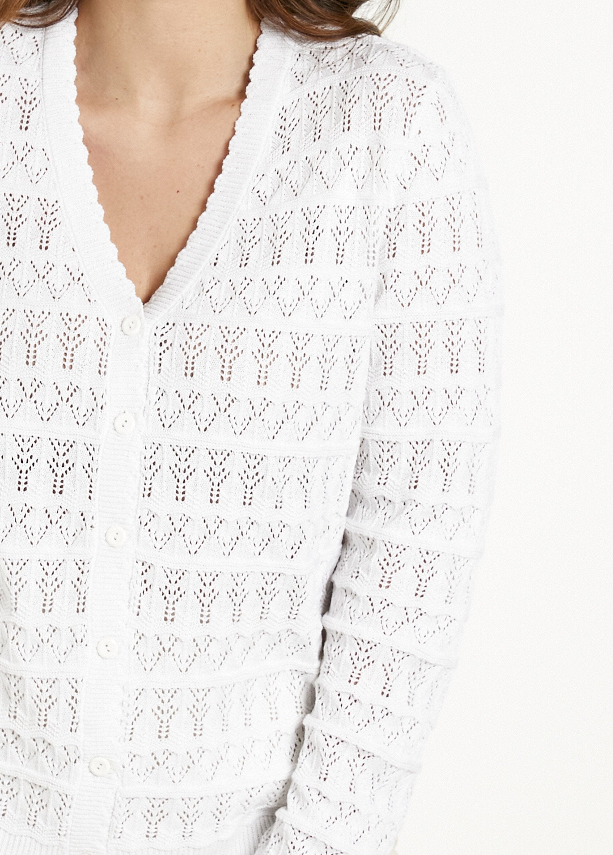 Colete_de_algodão_mesclado_com_botões_e_decote_em_V_vazado_Blanc_DE1_curvy