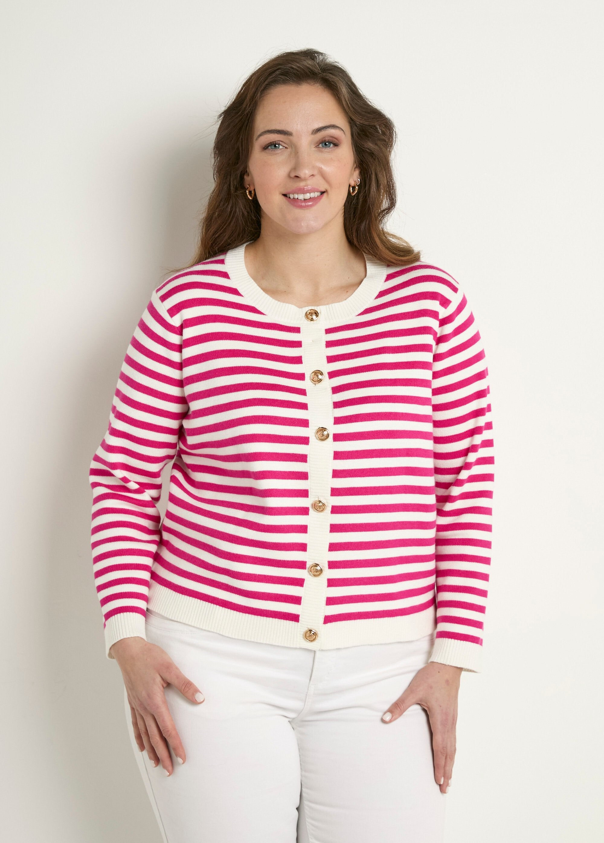 Colete_cardigan_curto_listrado_com_gola_redonda_e_botões_Raye_fuchsia_FA1_curvy