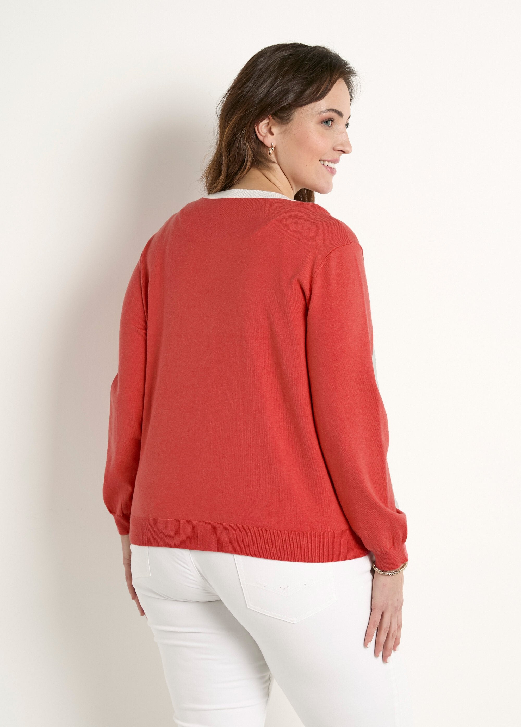 Colete_cardigan_macio_com_gola_redonda_e_botões_Coquelicot_DO1_curvy