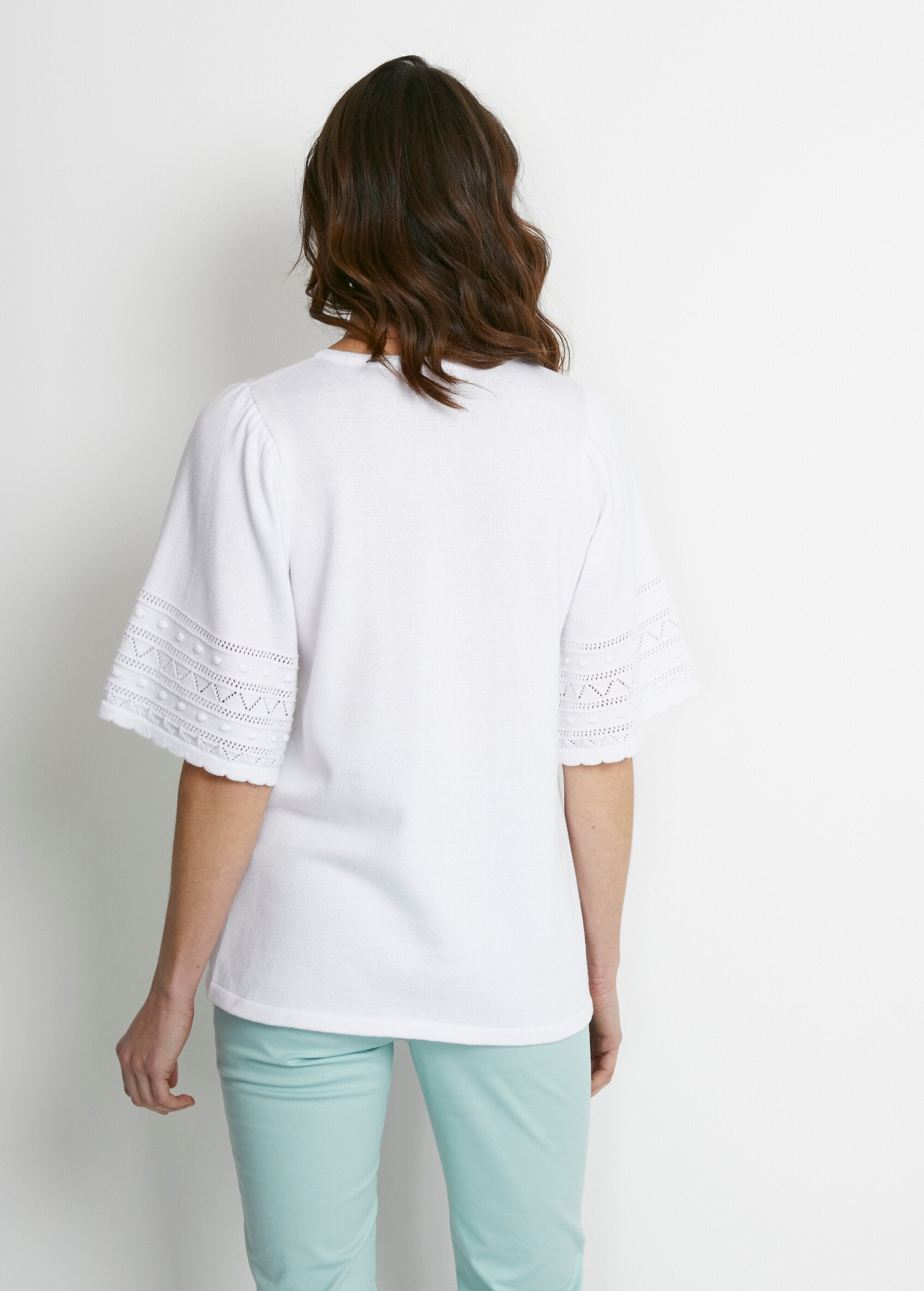 Cardigan_de_malha_vazada_com_gola_redonda_e_bolas_em_relevo_Blanc_DO1_slim