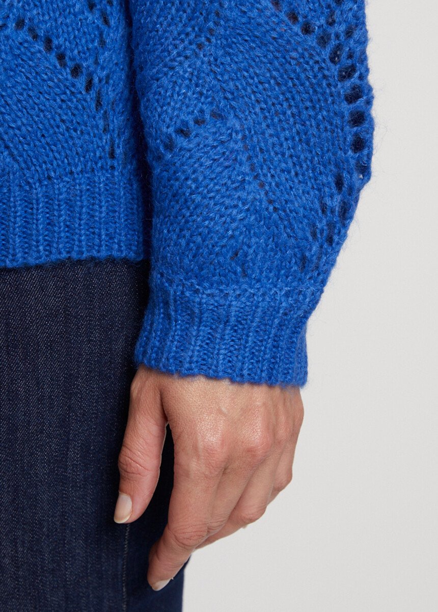 Cardigan_de_malha_vazada_com_decote_em_V_e_botões_Bleu_DE3_slim