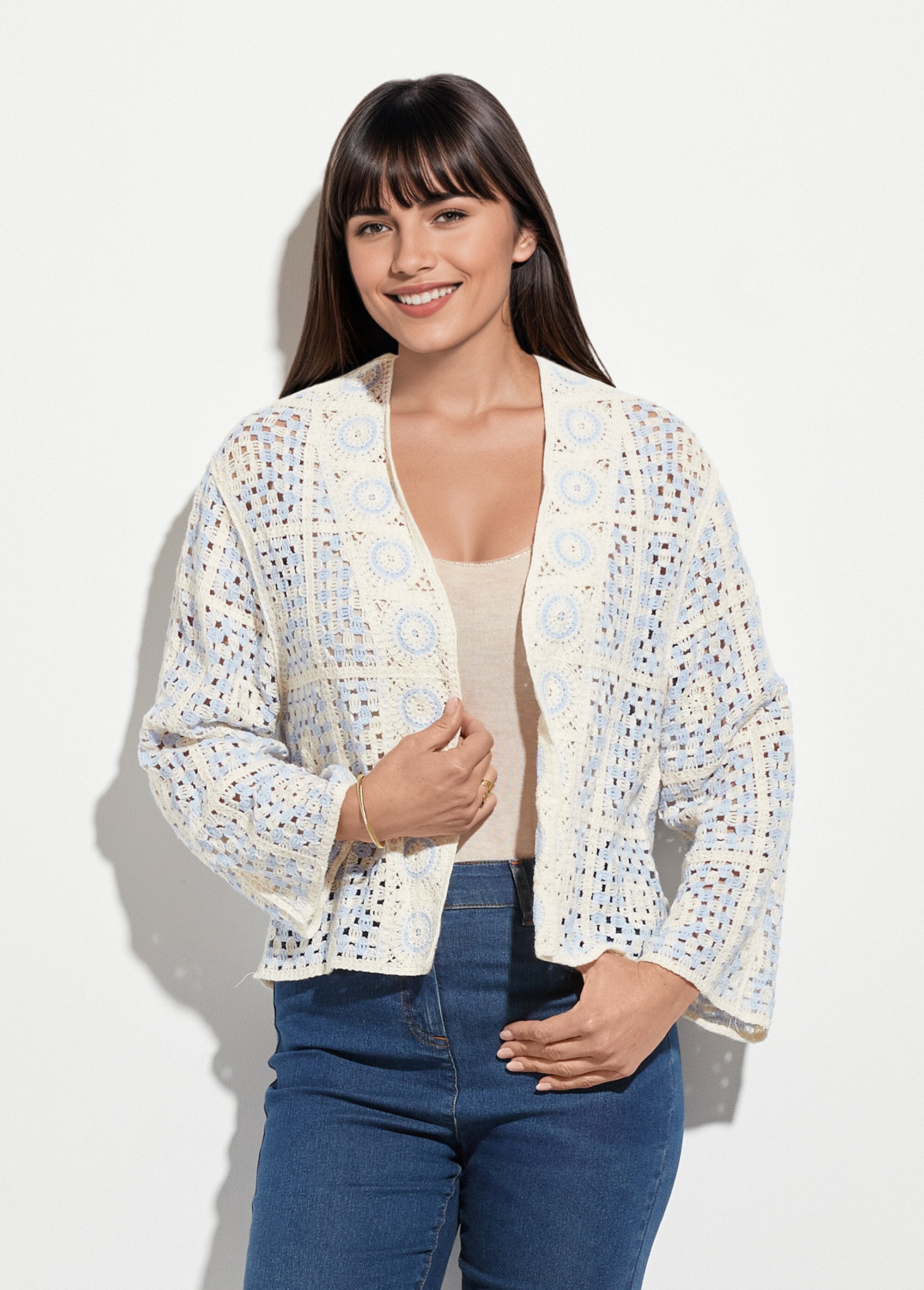 Cardigan_curto_de_crochê_de_ponta_a_ponta_Ecru_et_bleu_ciel_FA1_slim