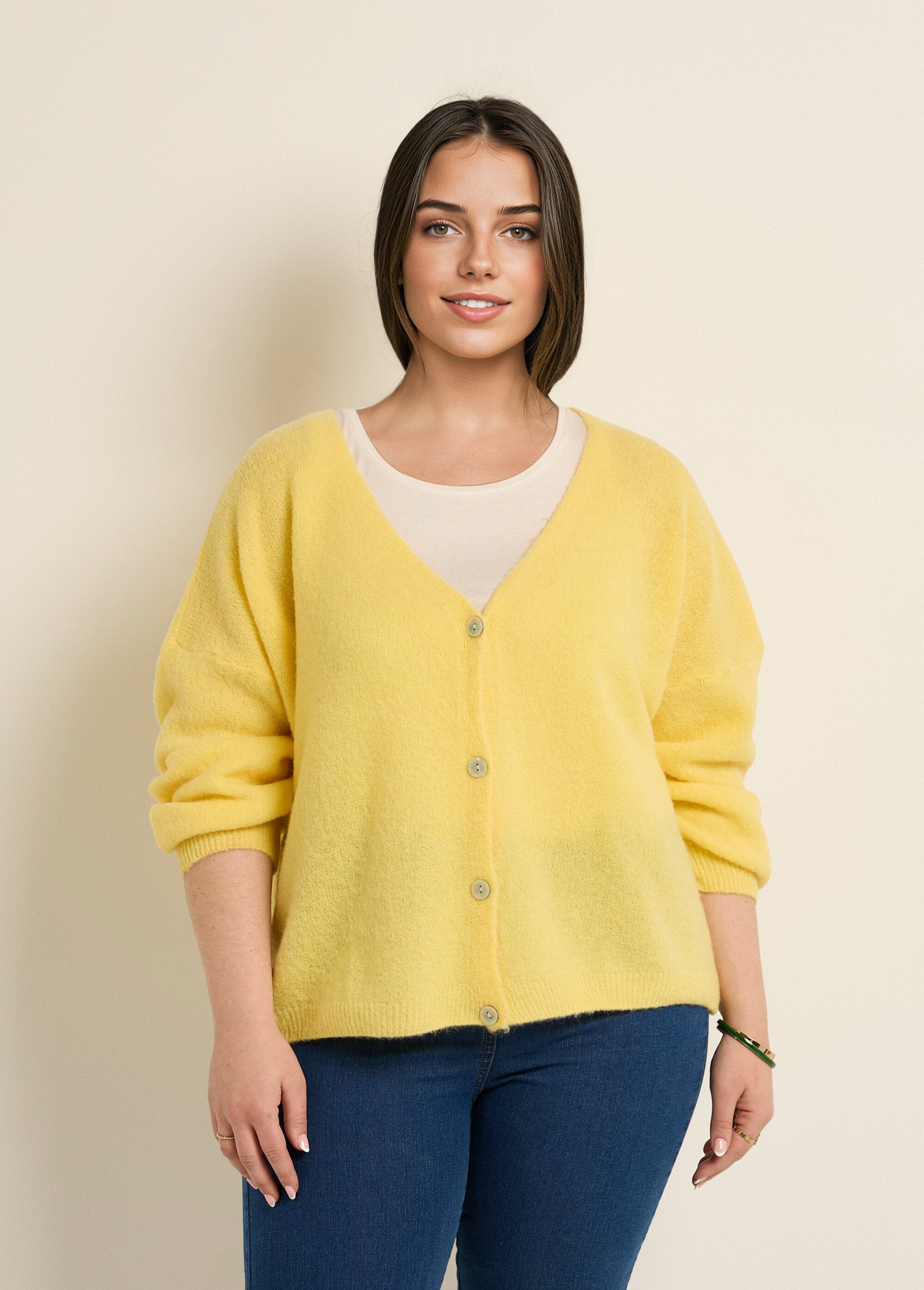 Colete_de_malha_de_alpaca,_decote_em_V_Jaune_pale_FA1_curvy