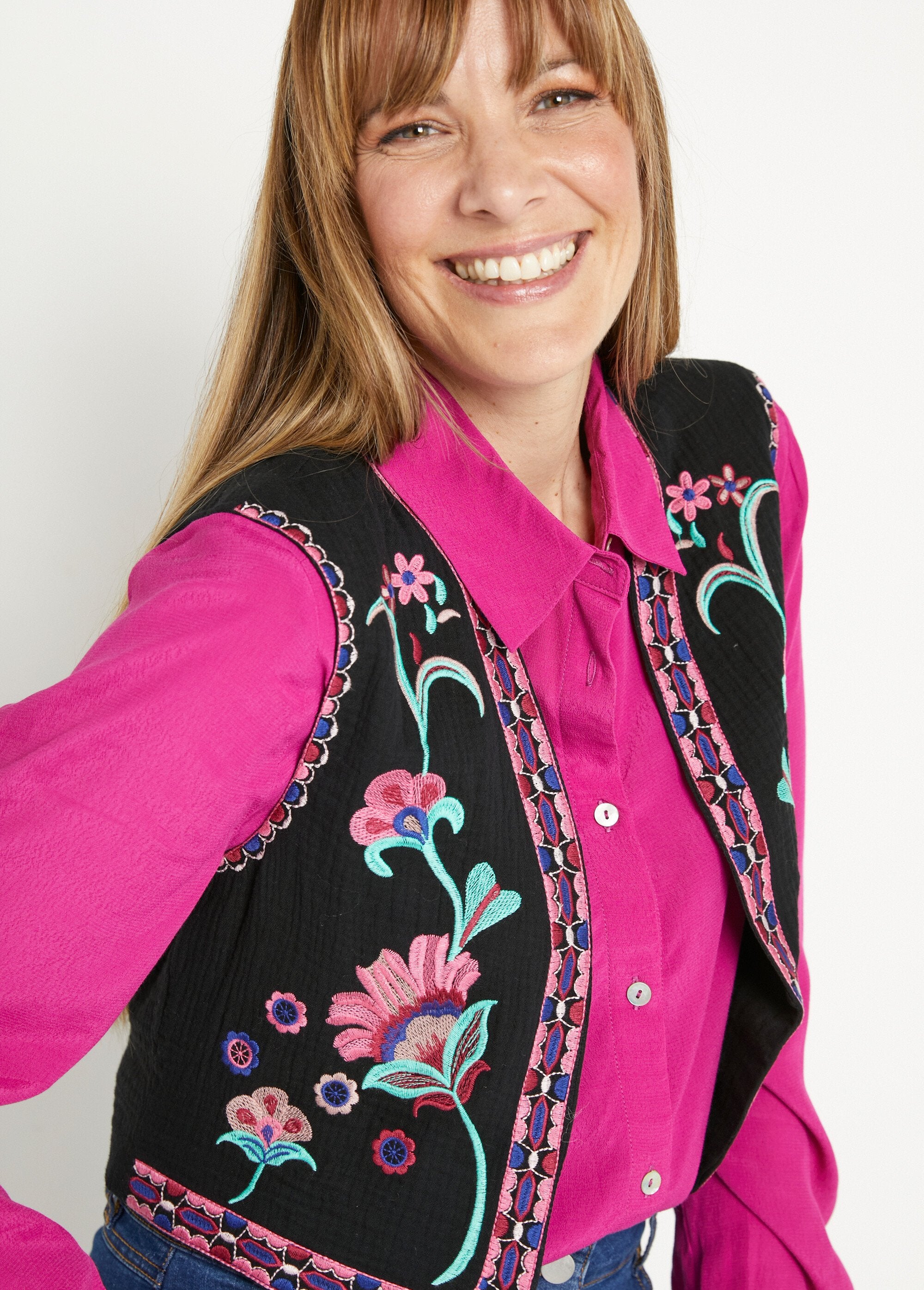 Colete_sem_mangas_com_bordado_floral_Noir__DE1_slim