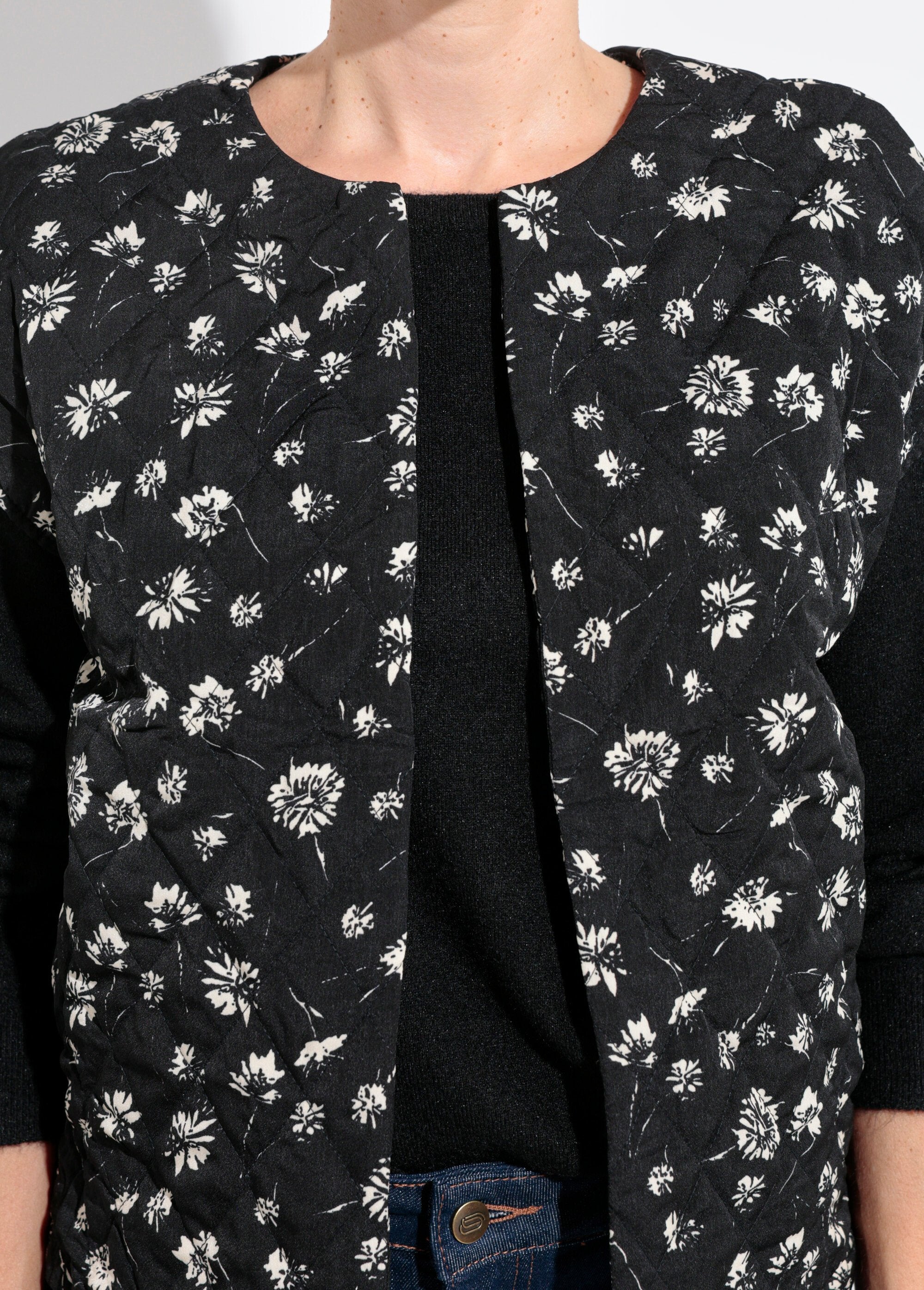 Colete_acolchoado_sem_mangas_com_costura_Noir_DE1_slim