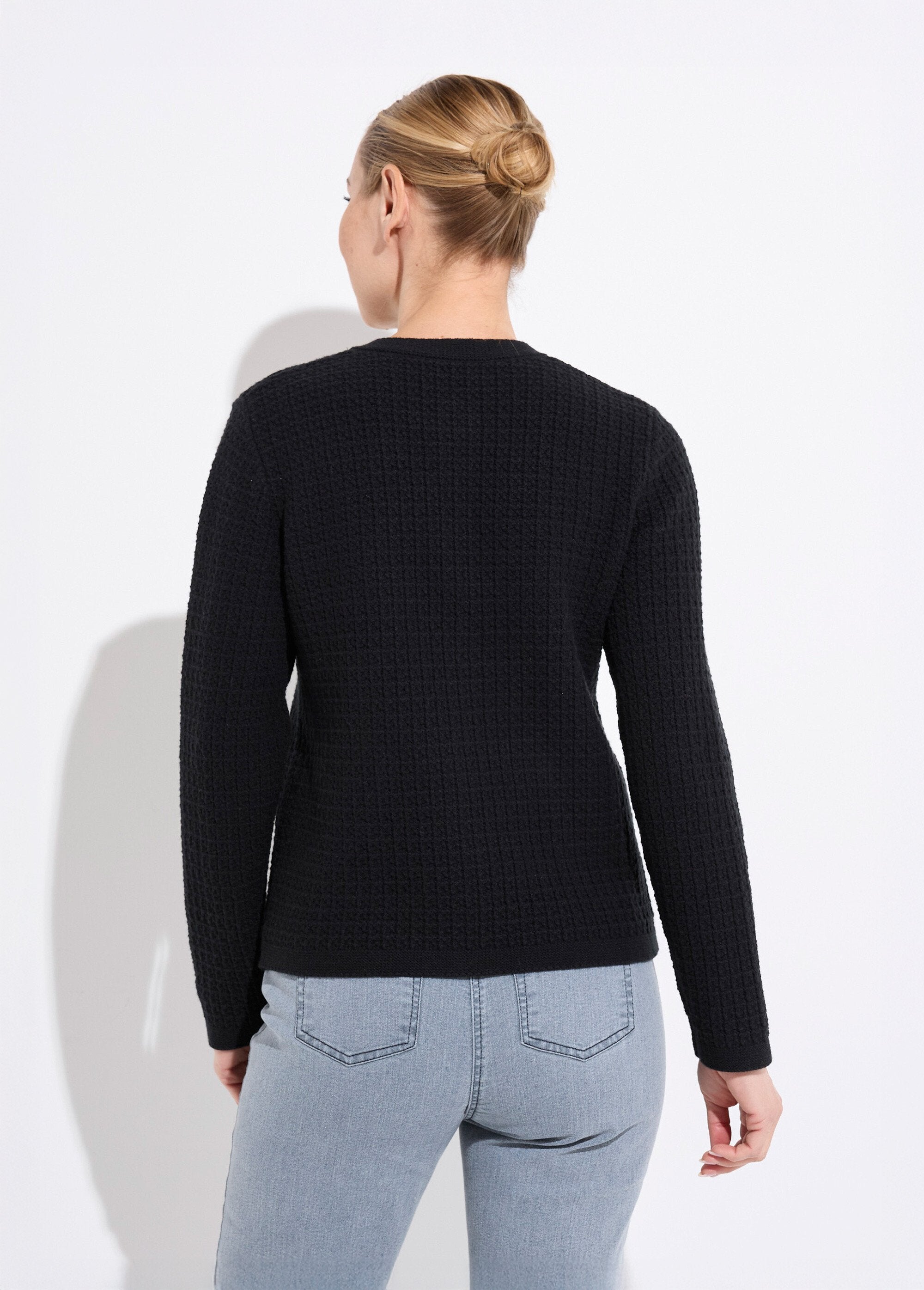 Casaco_curto_com_botões_em_malha_efeito_tweed_Noir_DO1_slim