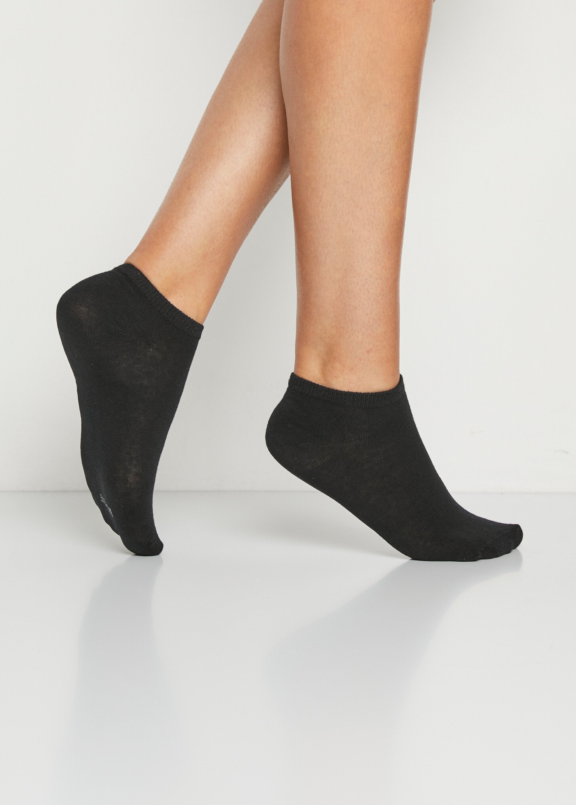Meias_discretas_no_tornozelo_Noir_lot3_DR1_slim
