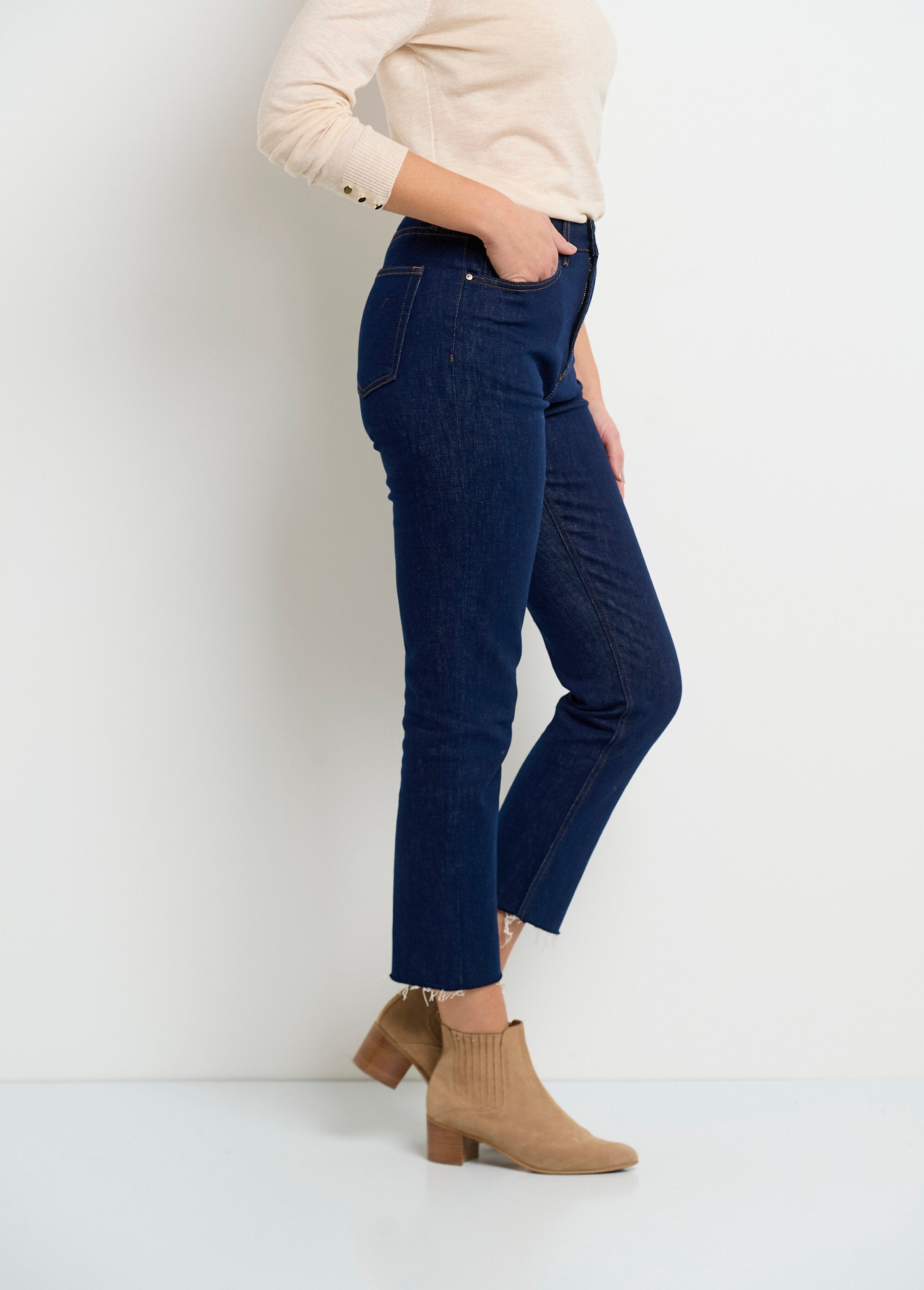 Jeans_reto_de_5_bolsos_com_fundo_desfiado_Brut_DR1_slim