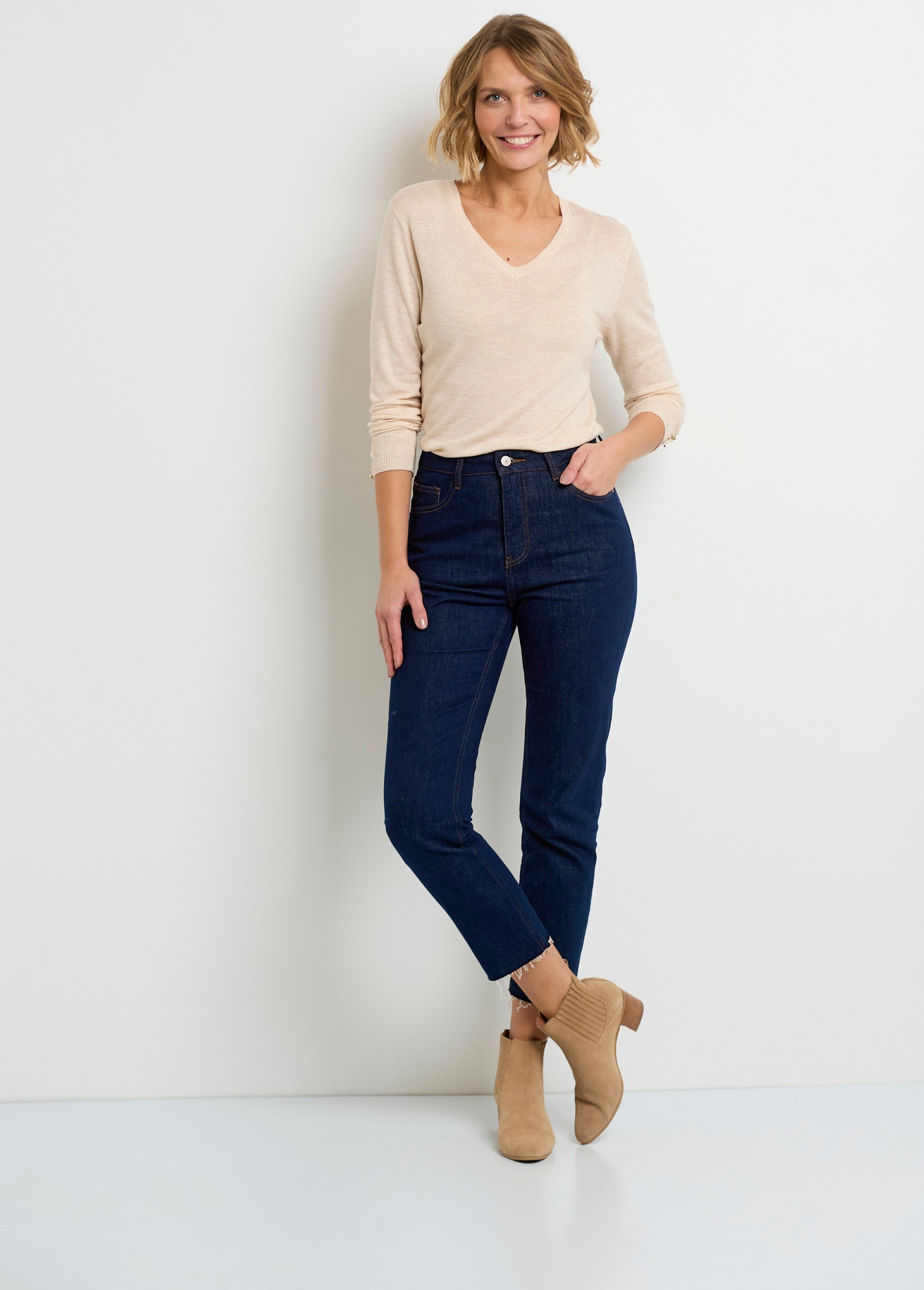 Jeans_reto_de_5_bolsos_com_fundo_desfiado_Brut_SF1_slim