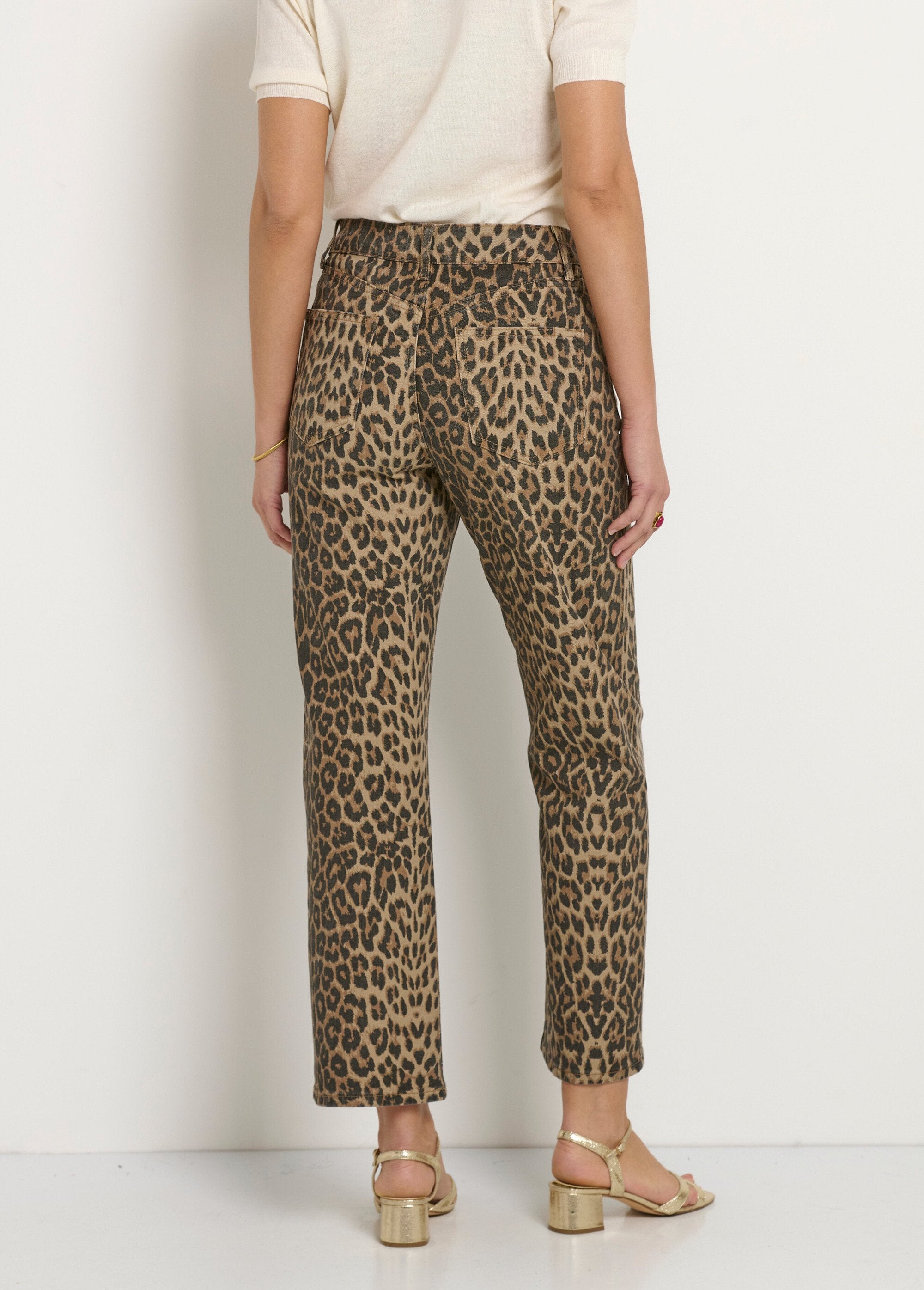 Jeans_reto_com_estampa_de_leopardo_e_5_bolsos_Leopard_DO1_slim