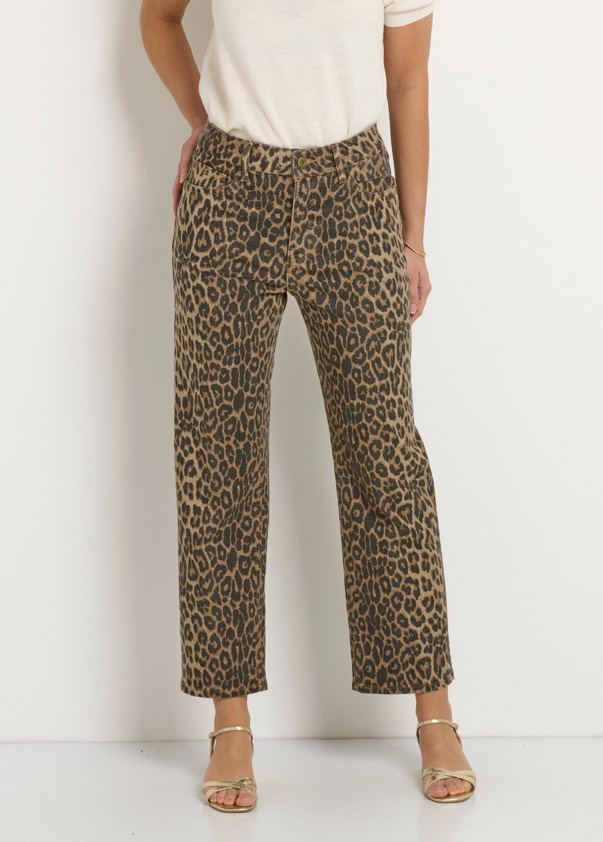 Jeans_reto_com_estampa_de_leopardo_e_5_bolsos_Leopard_FA1_slim