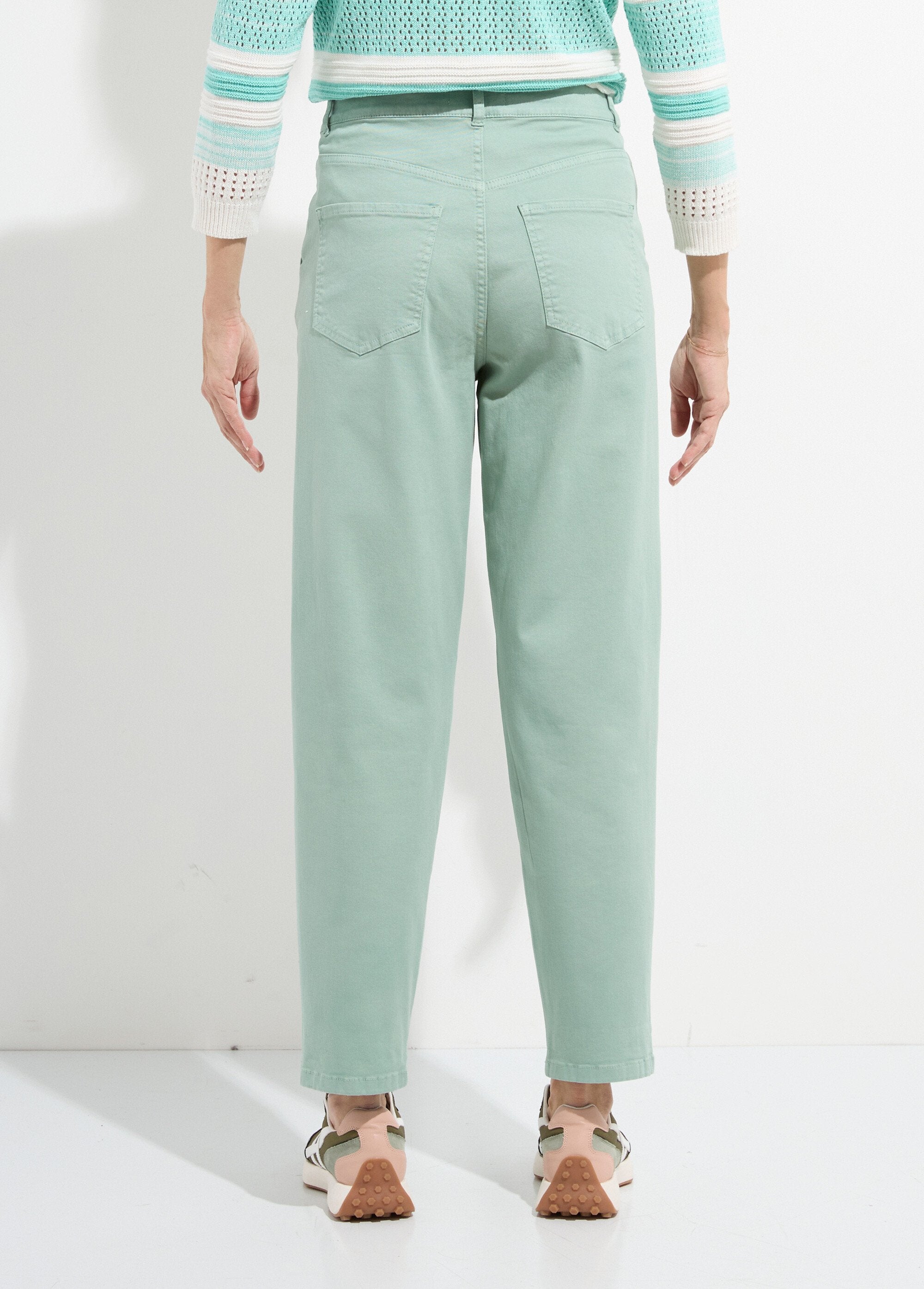 Calça_jeans_stretch_cintura_alta_com_corte_cenoura_colorido_Vert_kaki_DO1_slim