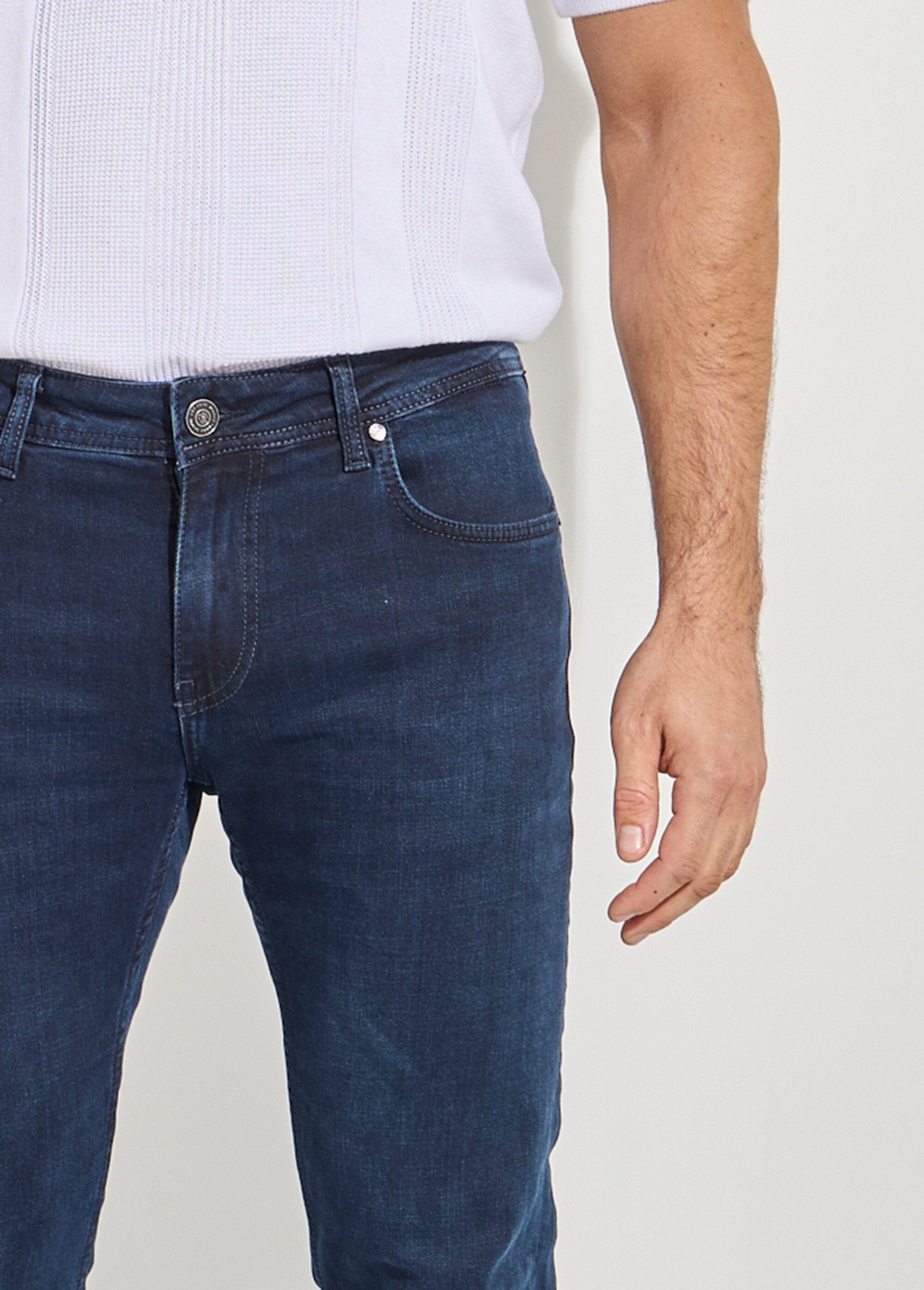 Calças_de_ganga_stretch_com_5_bolsos_e_perna_direita_Marine_DE1_slim