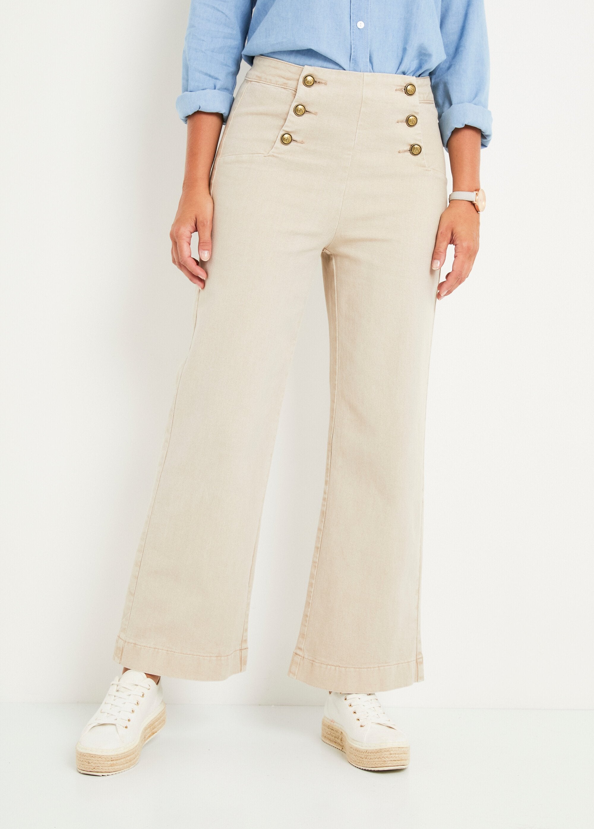 Calça_jeans_flare_com_elastano_e_cintura_efeito_ponte_Ecru_FA1_slim
