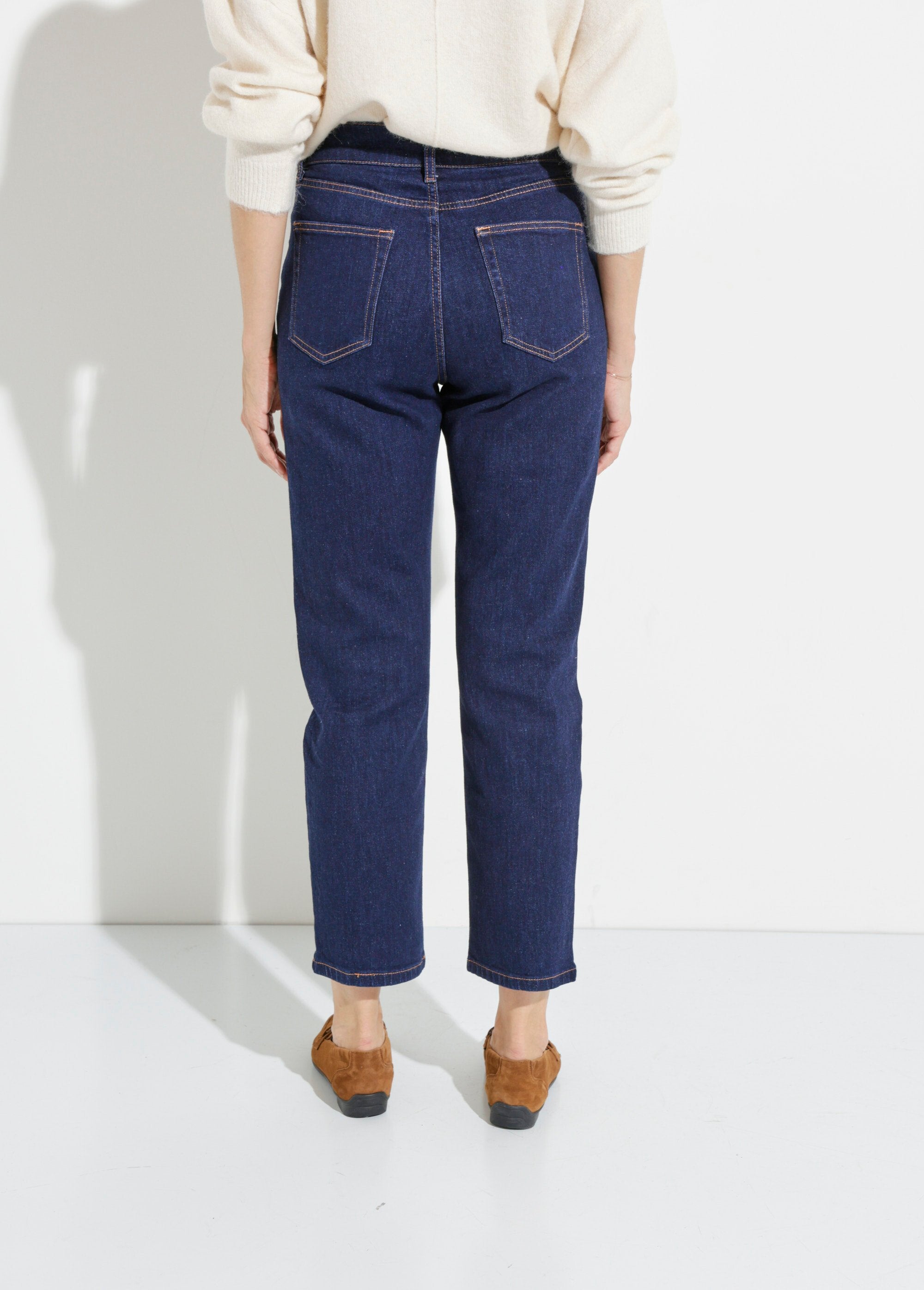 Calça_jeans_mom_jeans,_especial_PLUS_SIZE_Bleu_brut_DO1_slim