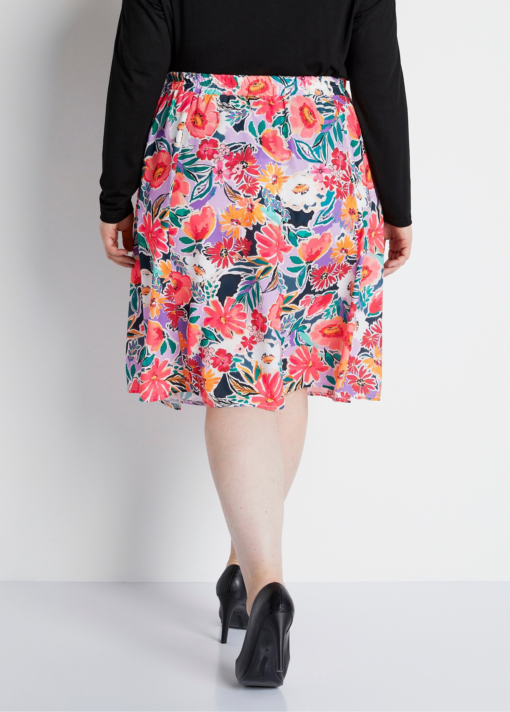 Saia_curta_larga_com_estampado_floral_Imprime_orange_DO1_curvy