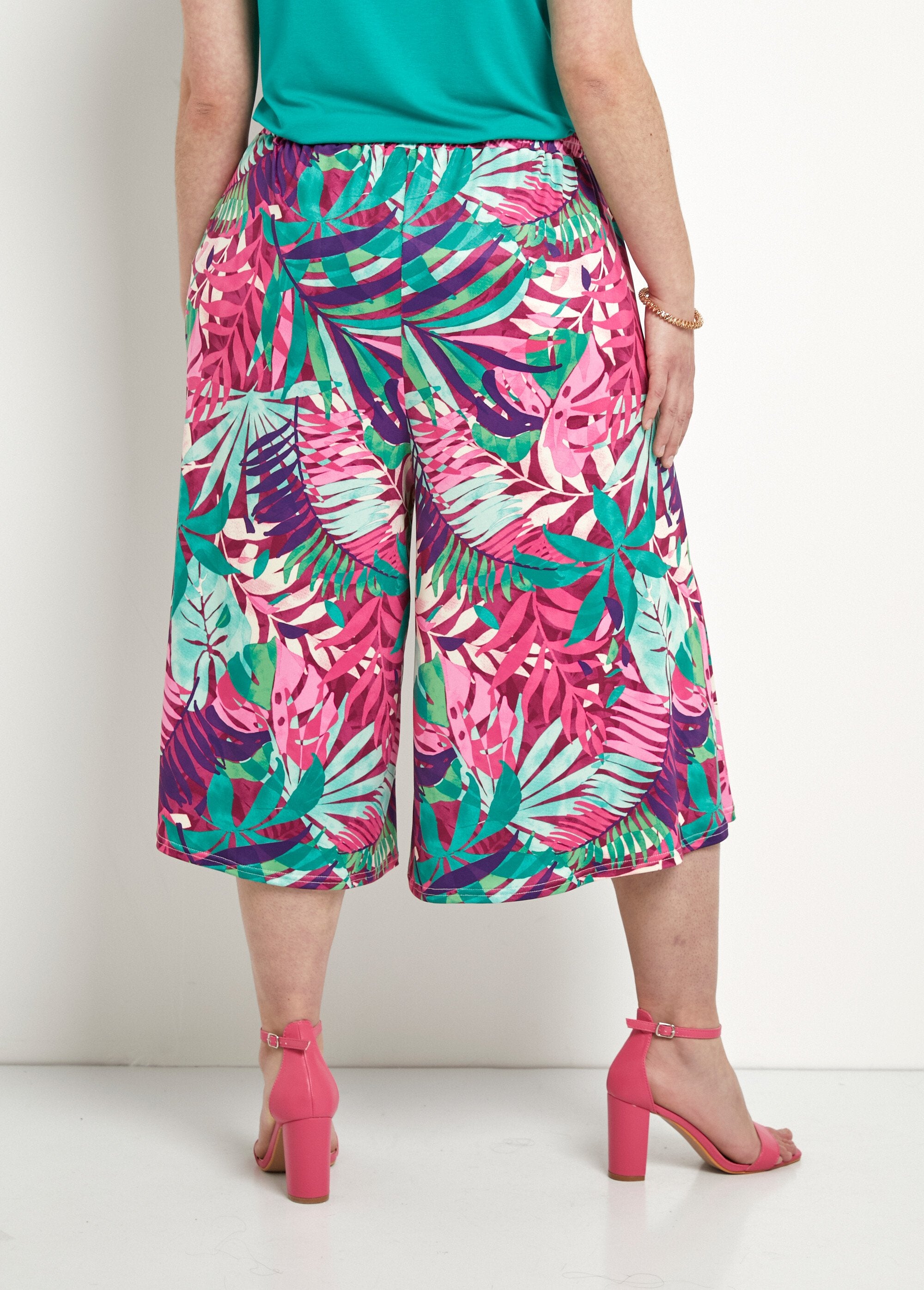 Calças_pantalonas_com_cós_elástico_e_estampa_tropical_Multicolore_DO1_curvy