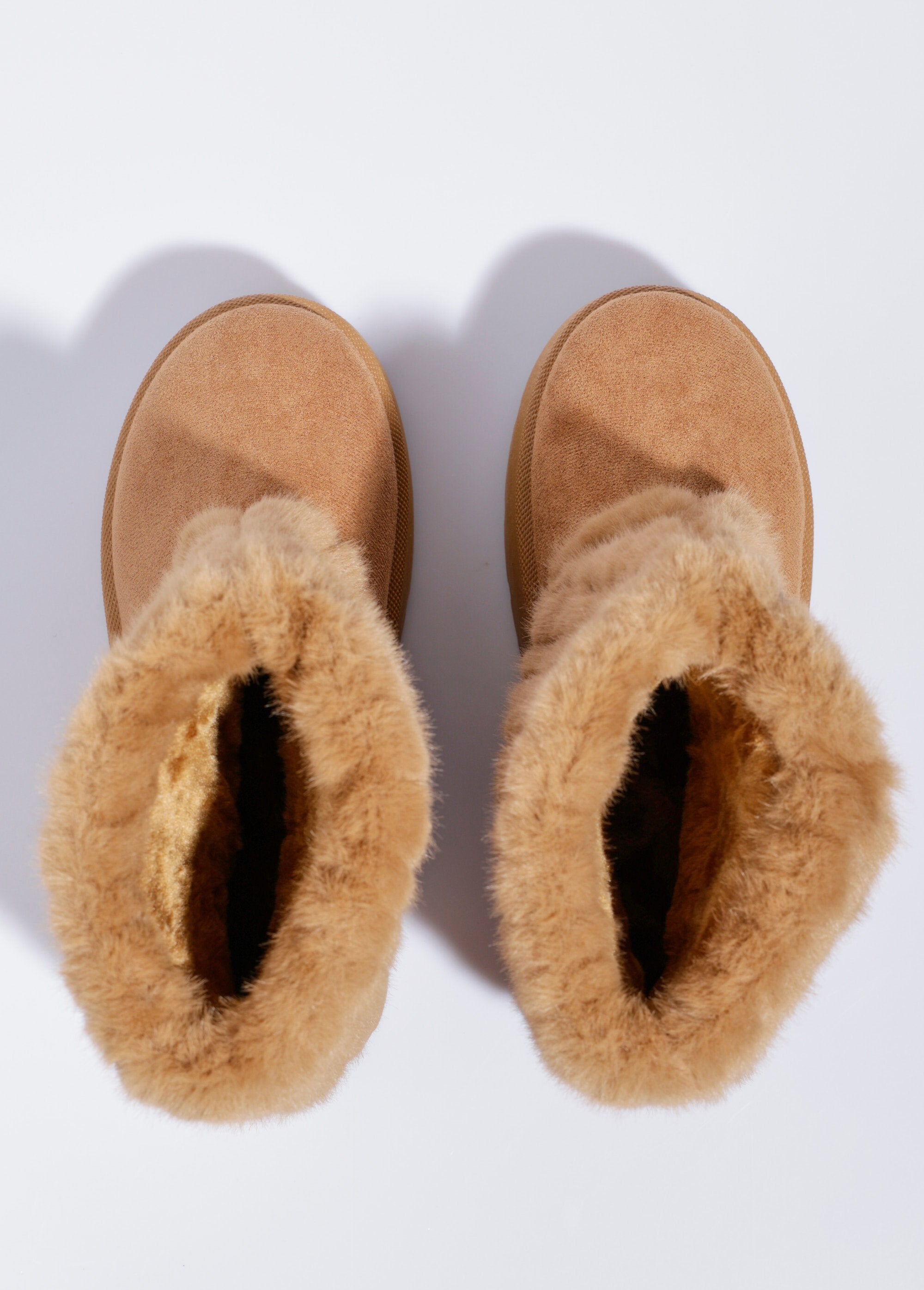 Botas_de_cunha_em_pele_sintética_Camel_OV1_slim