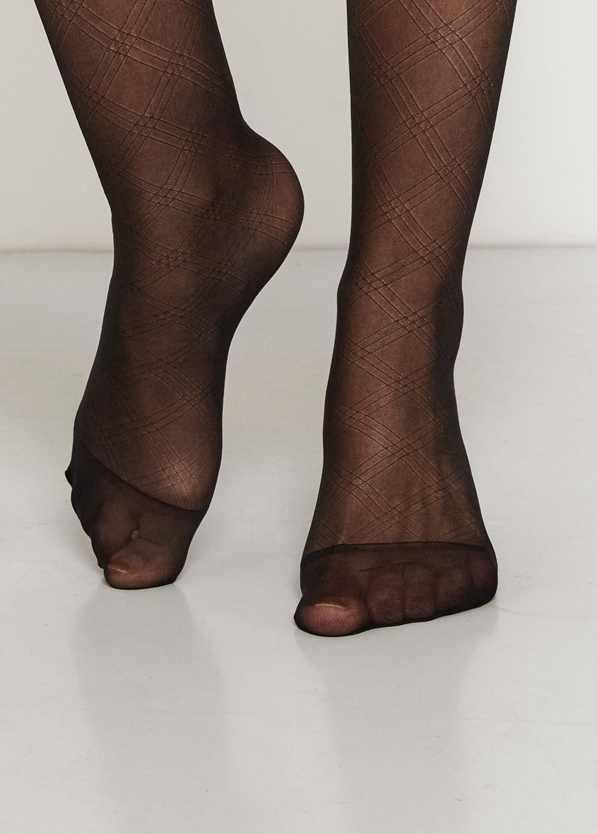 Conjunto_de_2_joelheiras_de_fantasia,_20_denier_Noir_et_losange_DE2_slim