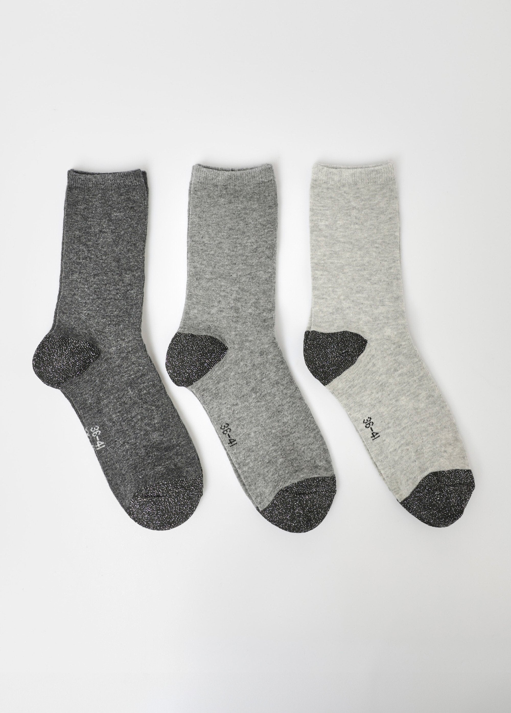 Pacote_com_3_meias_de_bico_fino_e_salto_alto_Gris_DE1_slim