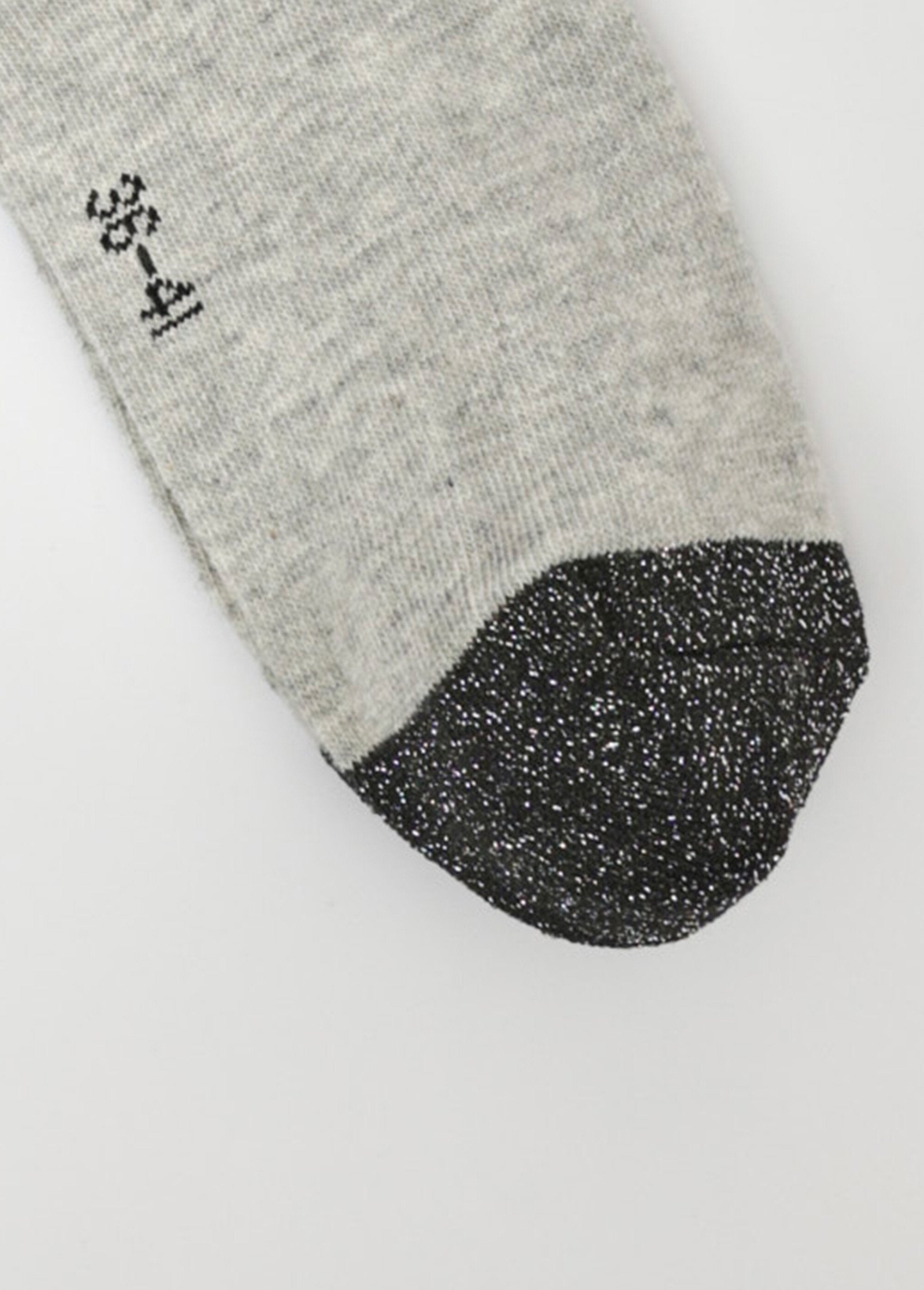 Pacote_com_3_meias_de_bico_fino_e_salto_alto_Gris_DE3_slim