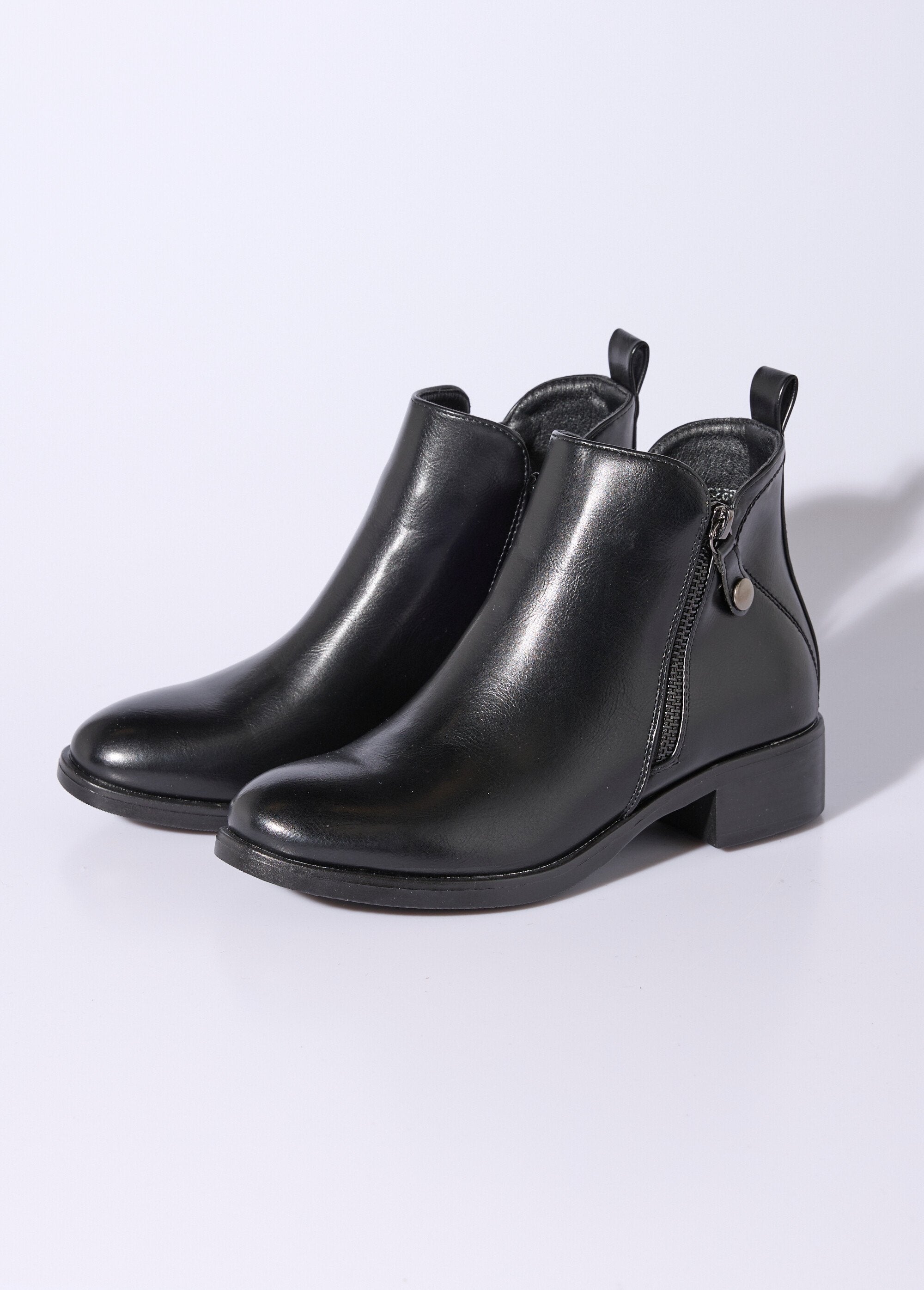 Botas_baixas_com_salto_largo_e_fecho_decorativo_Noir_DE1_slim