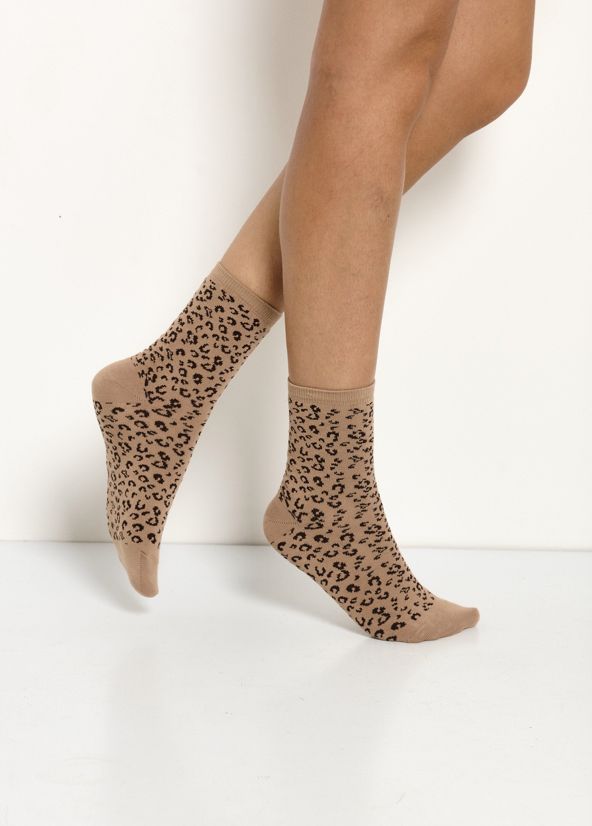 Meias_de_cano_médio_com_estampa_de_leopardo_-_Pacote_com_3_pares_Beige_lot3_DE1_slim