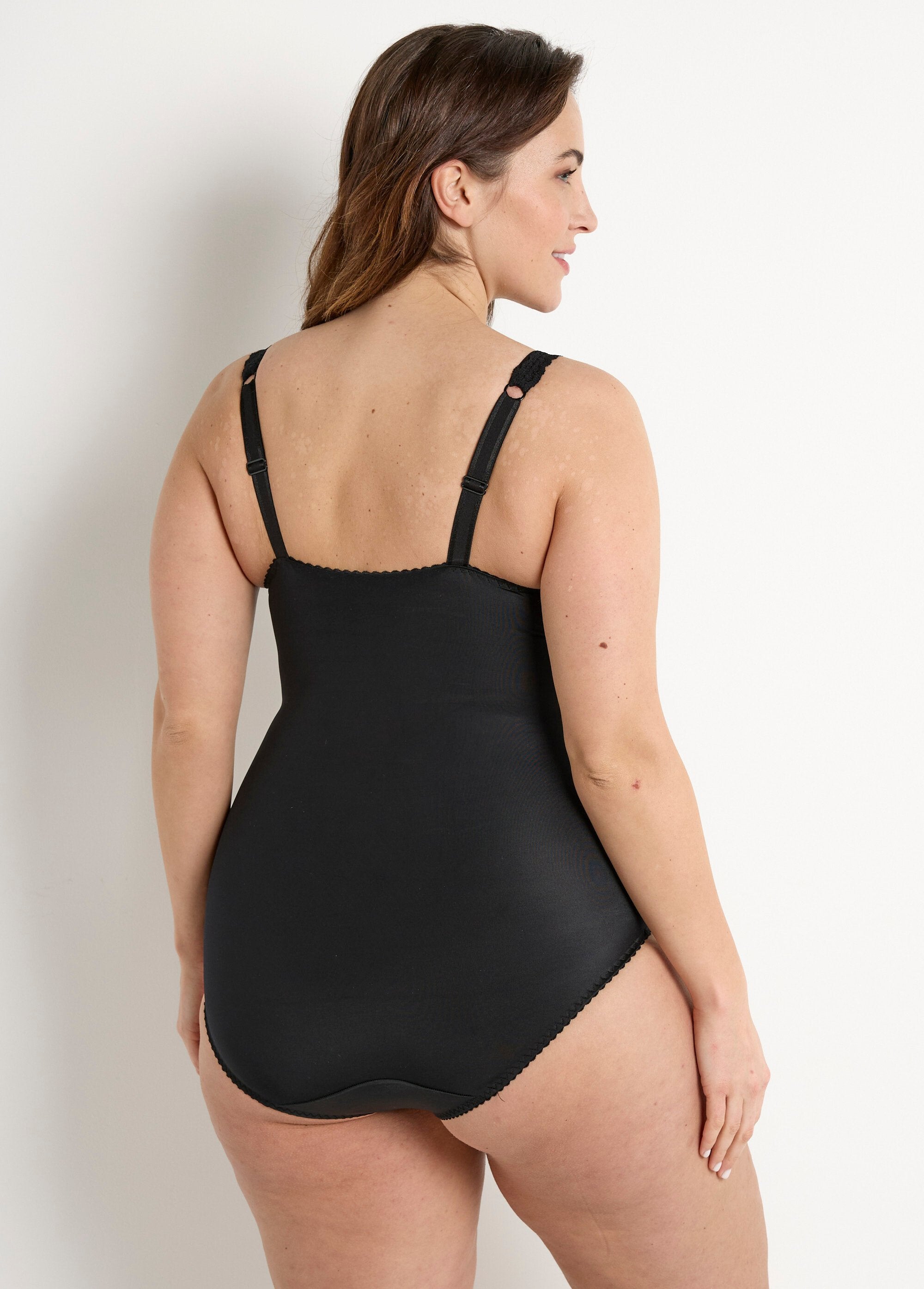 Senhorita_Maria®_-_Body_sem_aro_com_renda_embutida_Noir_DO1_curvy