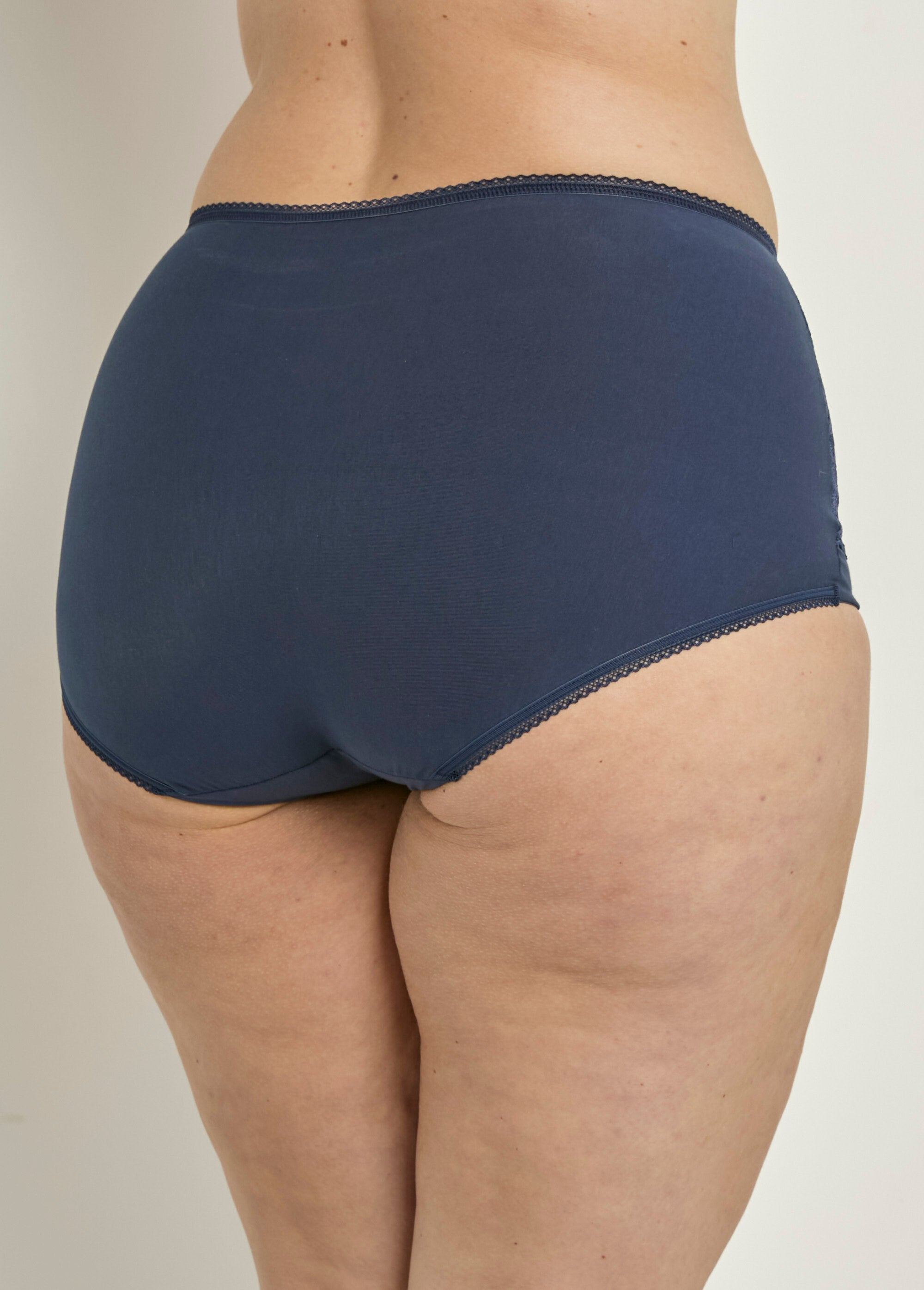 Senhorita_Maria®_-_Cinta-calça_de_renda_de_cintura_alta_Marine_DO1_curvy