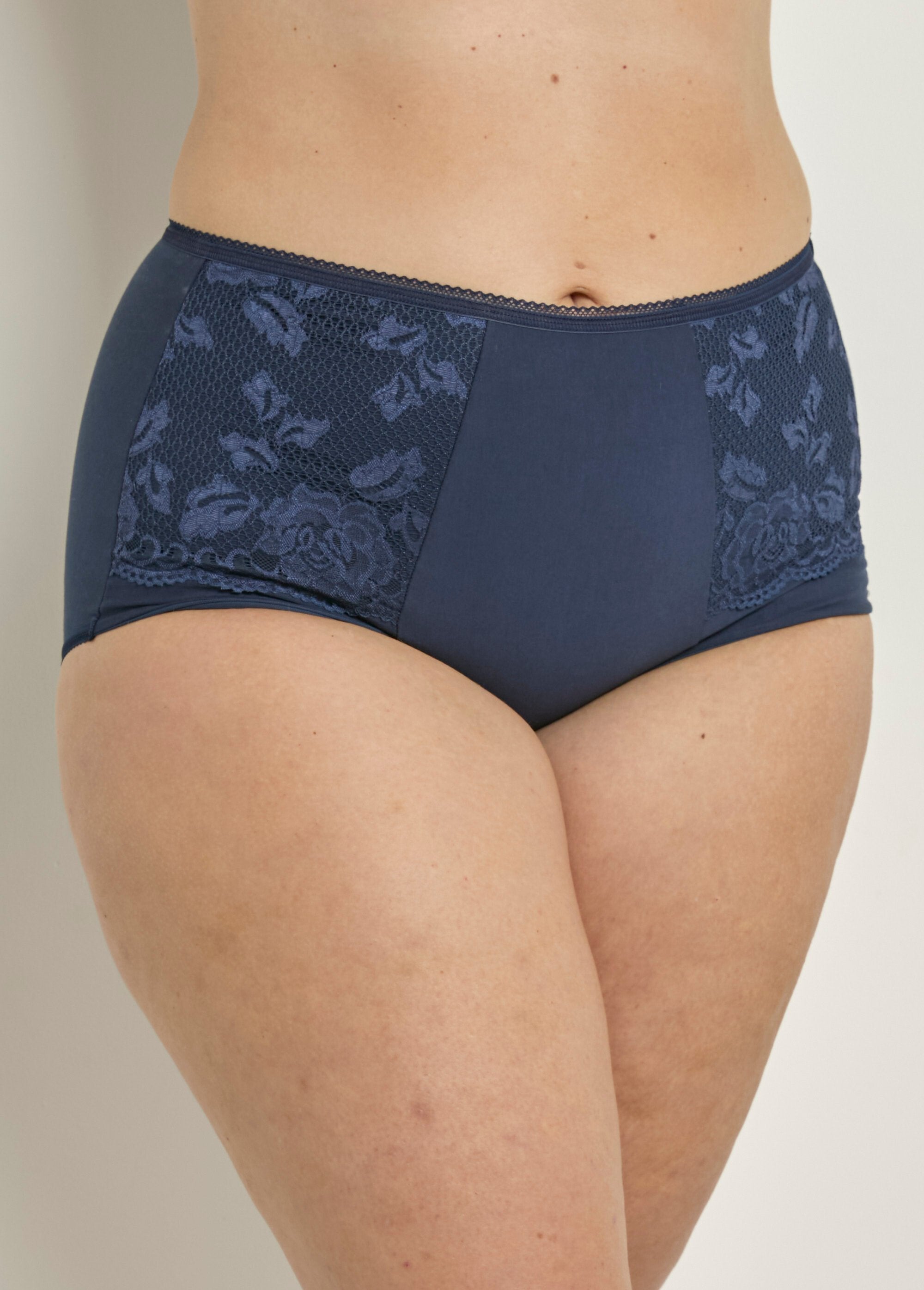 Senhorita_Maria®_-_Cinta-calça_de_renda_de_cintura_alta_Marine_FA1_curvy