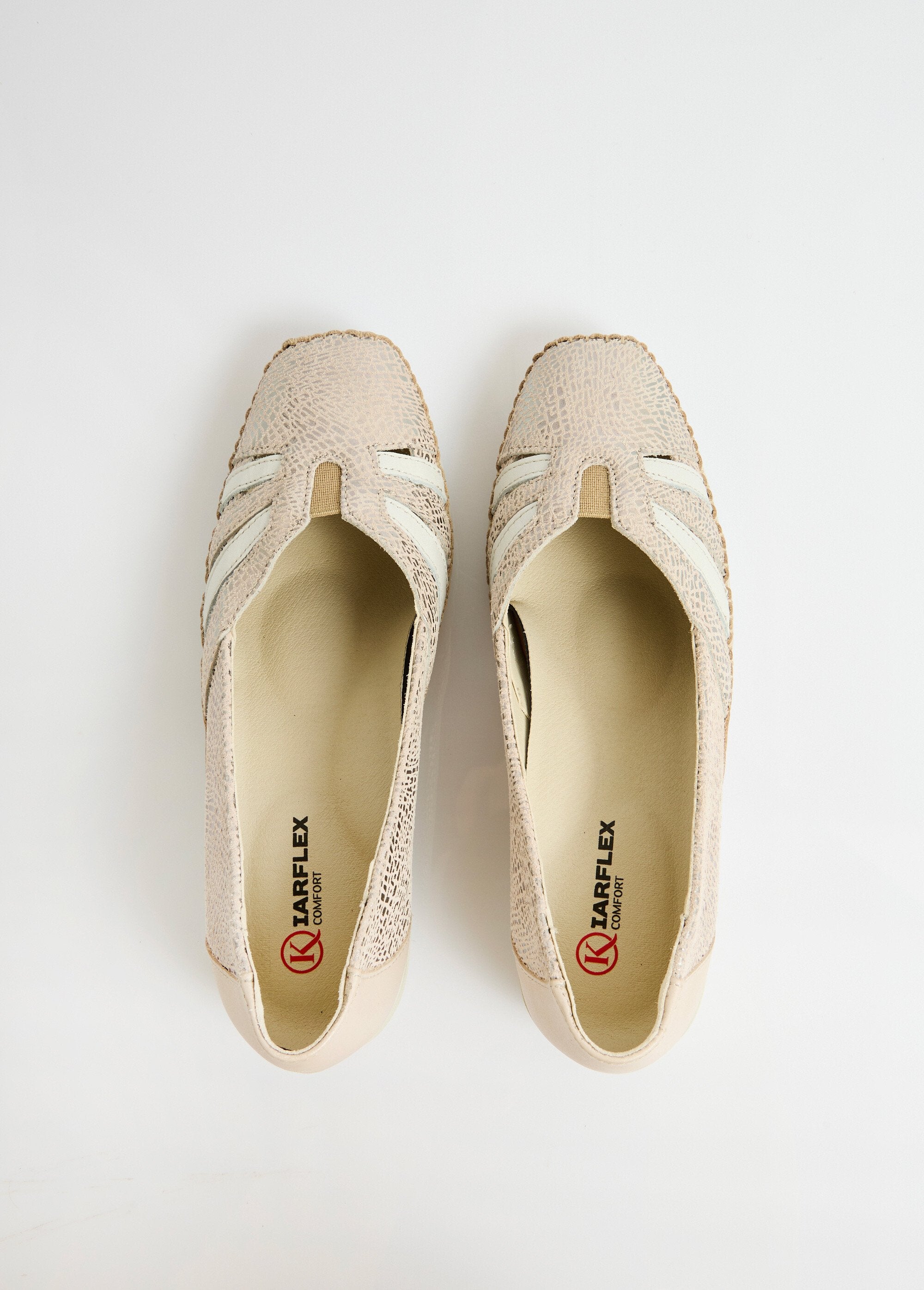 Mocassins_de_cunha_em_pele_com_uma_largura_confortável_Taupe_OV1_slim