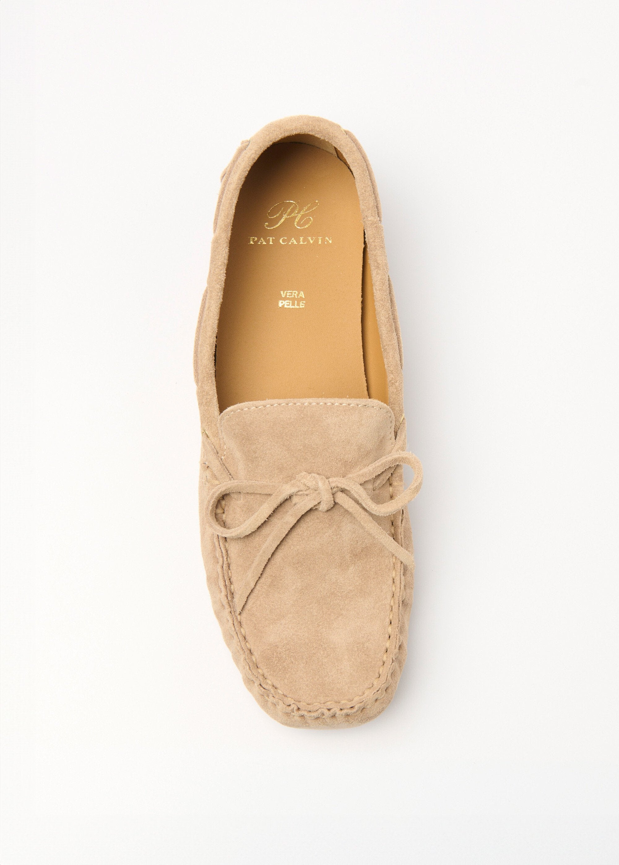 Mocassim_de_couro_com_nó_e_sola_cravejada_Taupe_OV1_slim