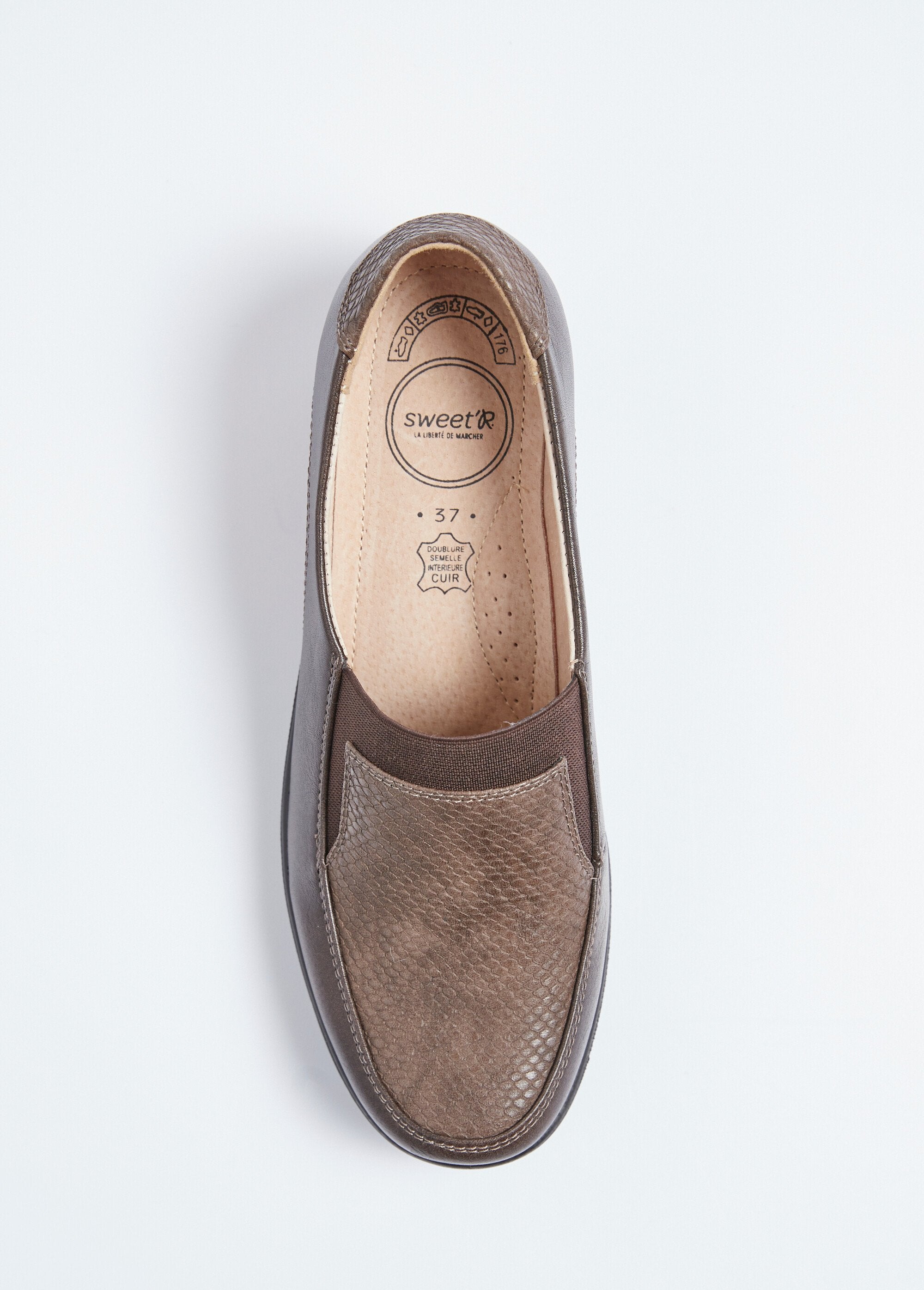 Mocassins_de_couro_de_largura_larga_com_elástico_Marron_OV1_slim