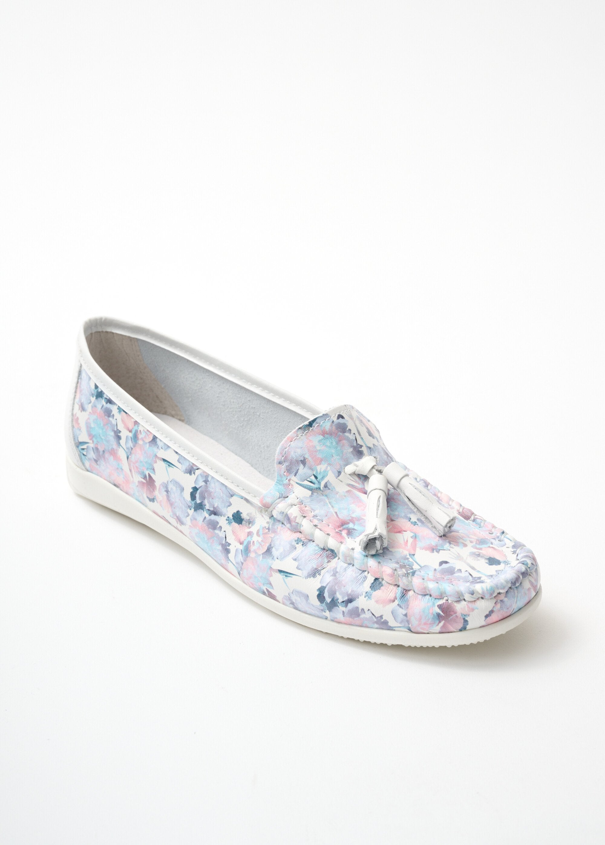 Mocassins_largos_e_confortáveis_com_pompom_de_couro_Fantasia_FA1_slim