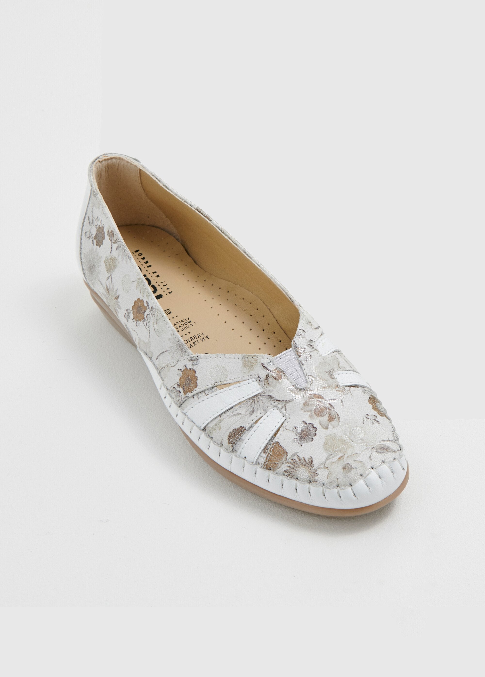 Mocassins_largos_e_confortáveis_em_couro_macio_Verruga_FA1_slim