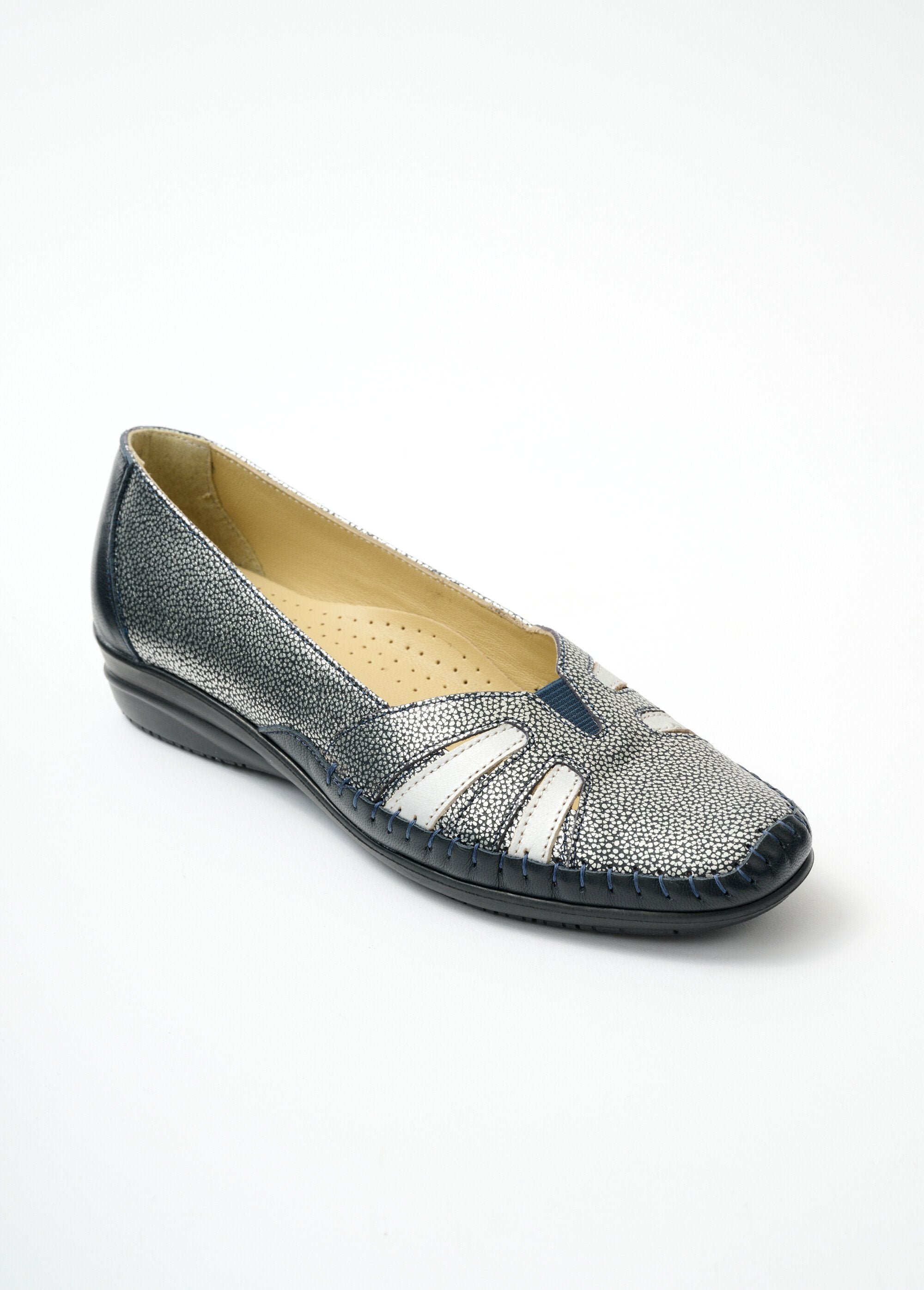 Mocassins_largos_e_confortáveis_em_couro_macio_Marinho_FA1_slim