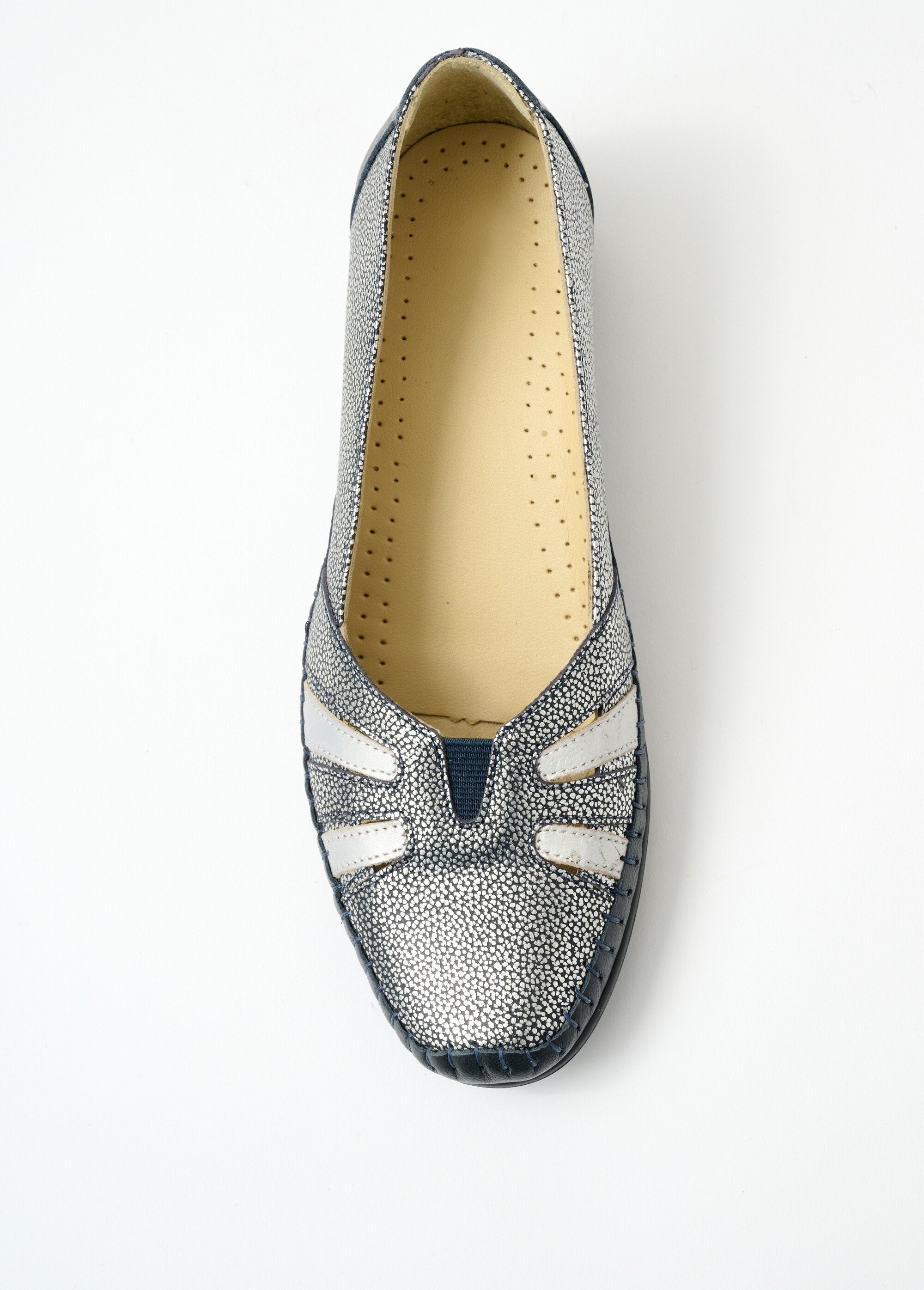 Mocassins_largos_e_confortáveis_em_couro_macio_Marinho_OV1_slim