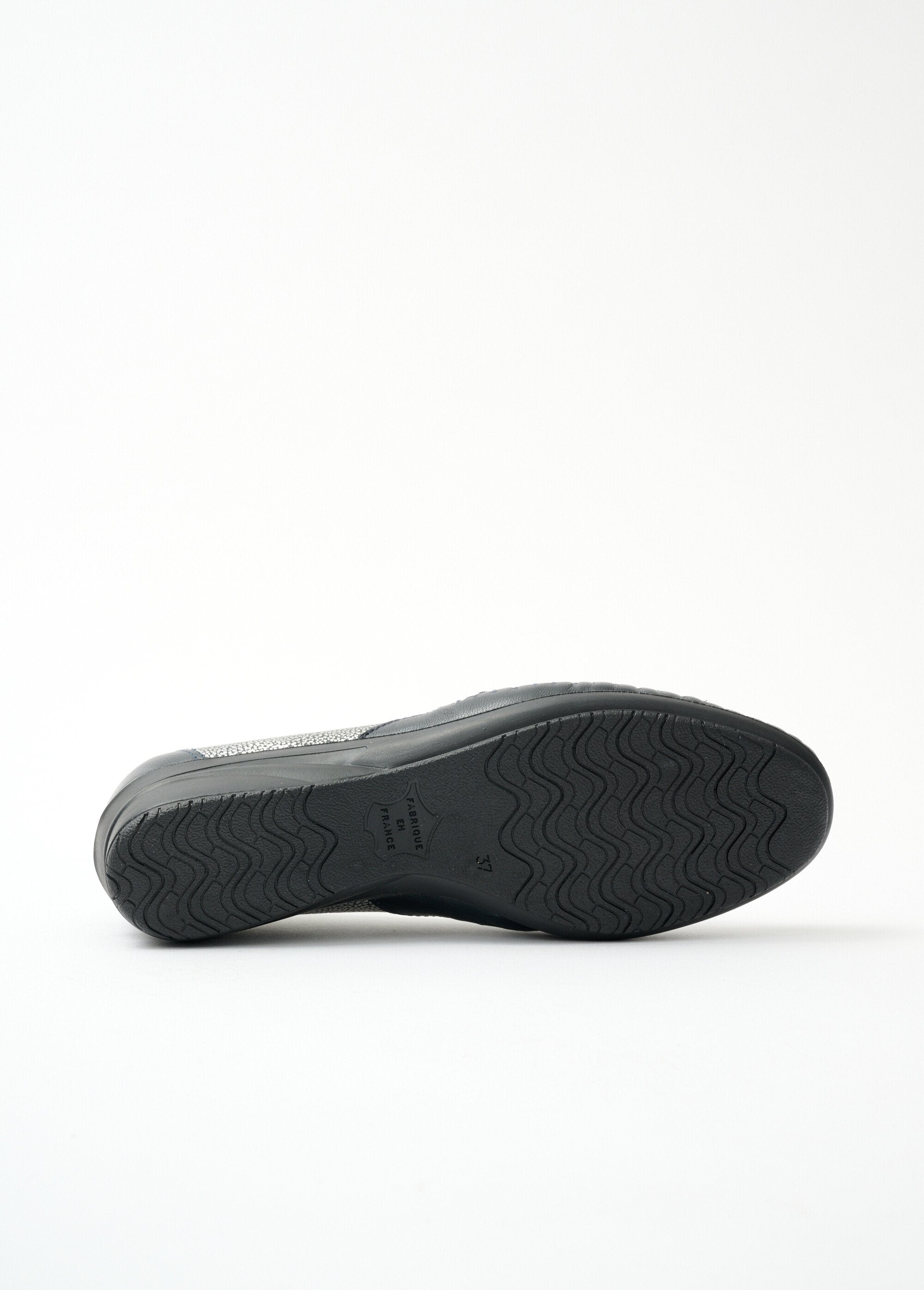 Mocassins_largos_e_confortáveis_em_couro_macio_Marinho_UN1_slim