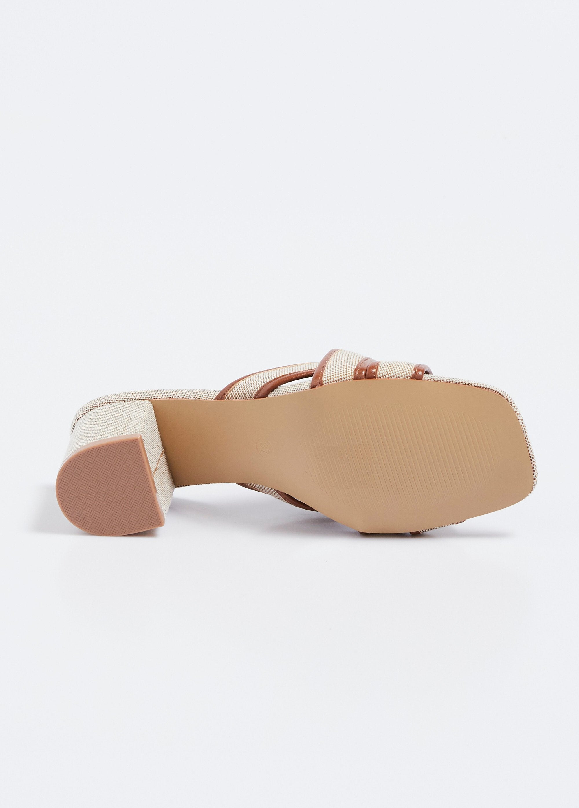 Mulas_de_salto_têxtil_com_efeito_gráfico_Camel_UN1_slim