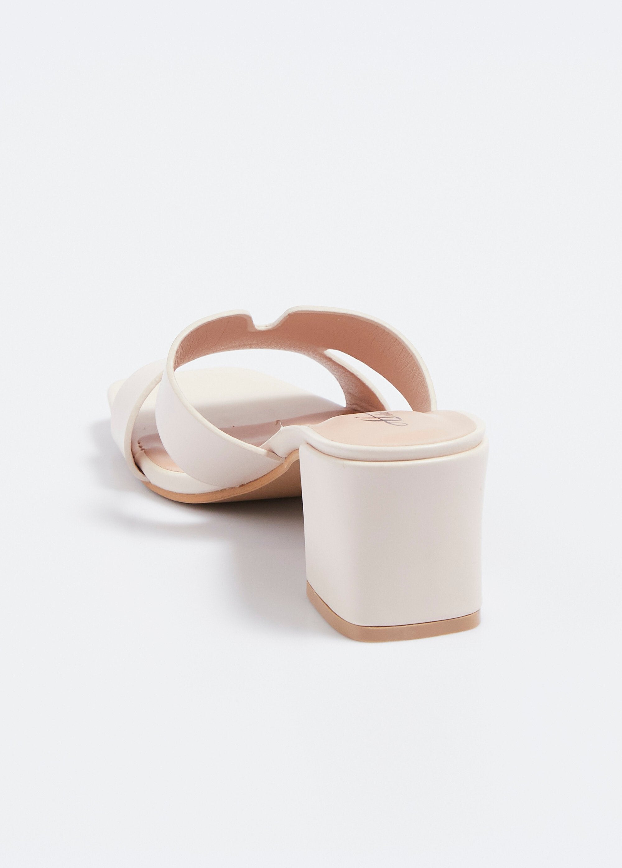 Mules_chiques_de_bico_quadrado_e_salto_grosso_Beige_DO1_slim