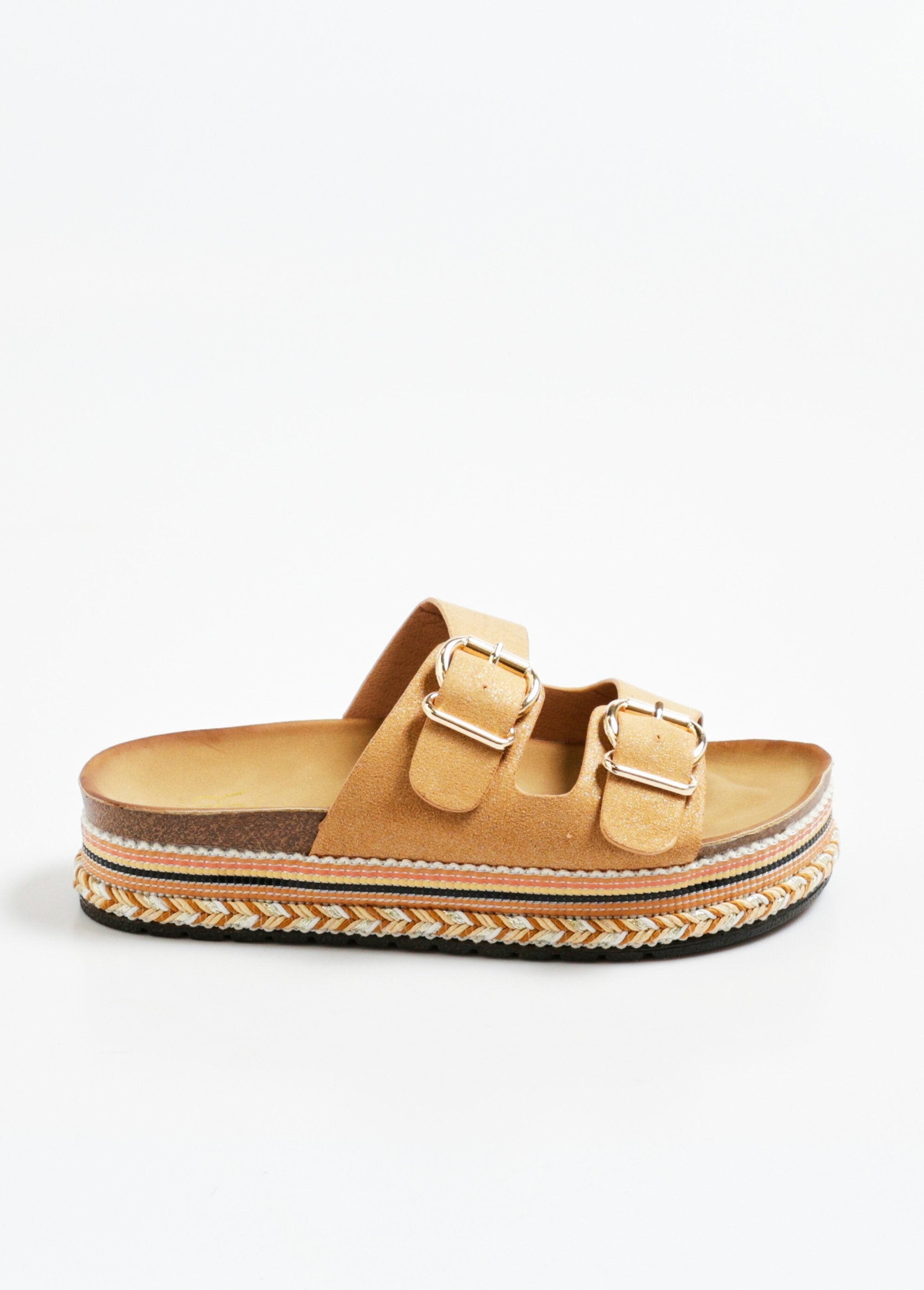 Mule_de_cunha_metálica_com_sola_anatômica_Camel_DR1_slim