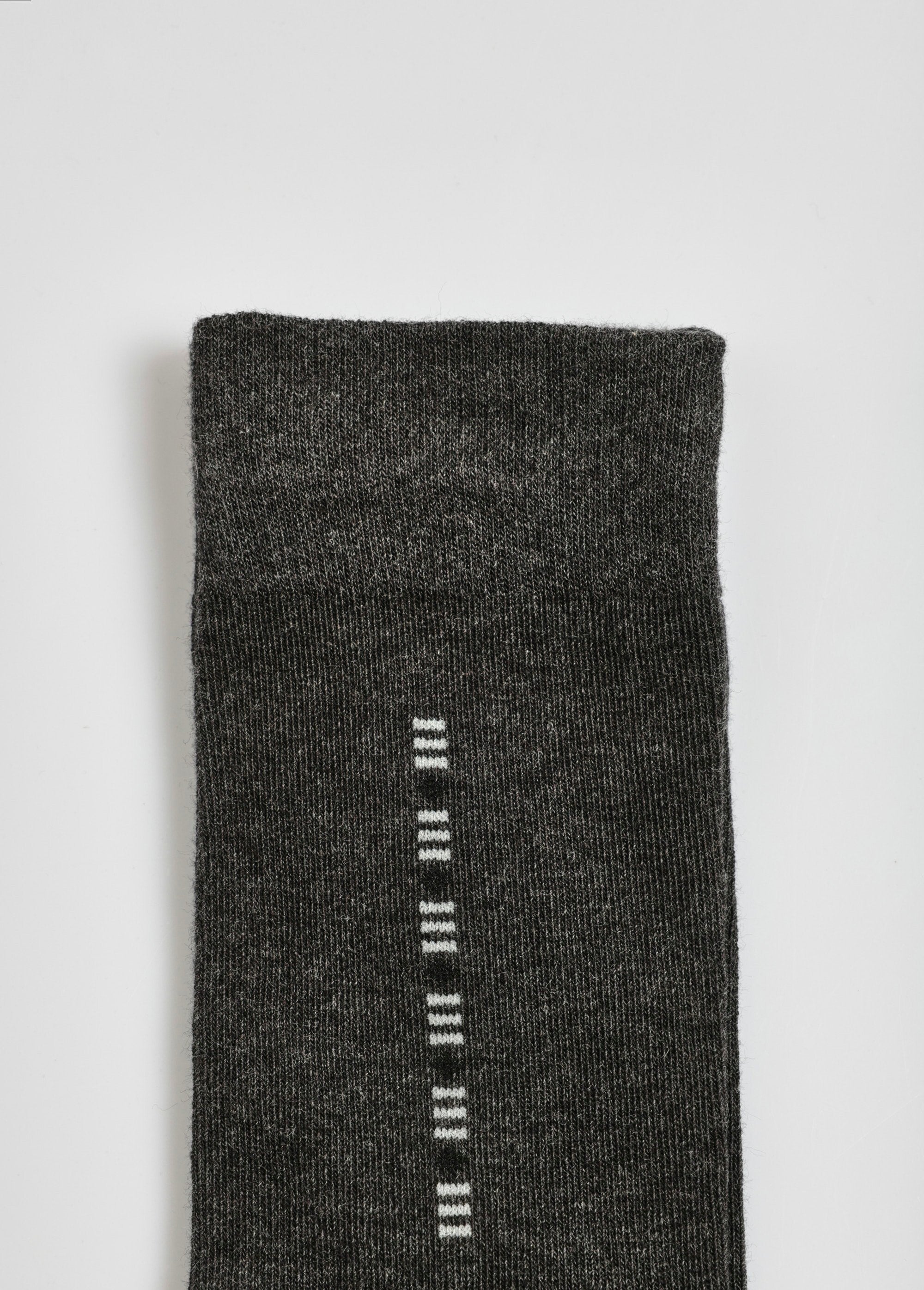 Par_de_meias_com_estampas_pequenas_Assortis_noir_DE4_slim