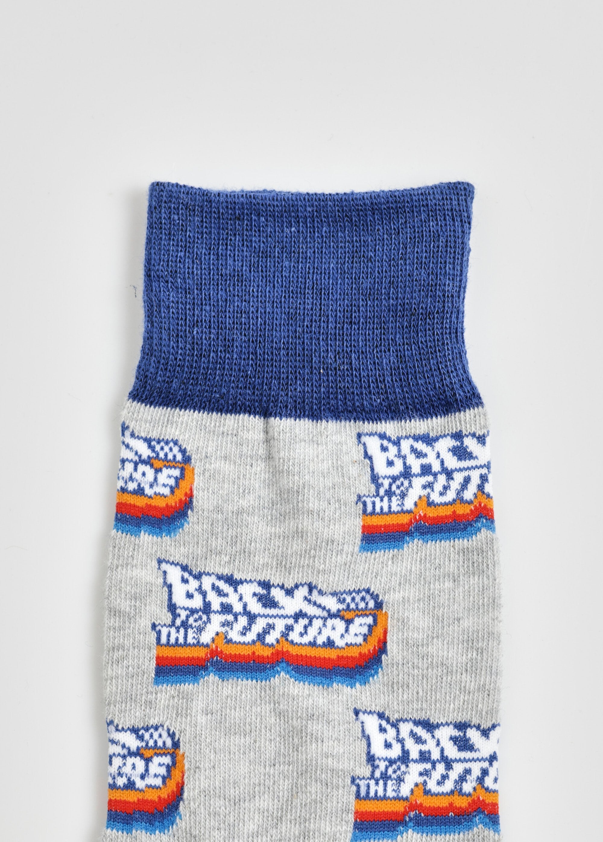 Par_de_meias_De_Volta_para_o_Futuro_Gris_DE2_slim