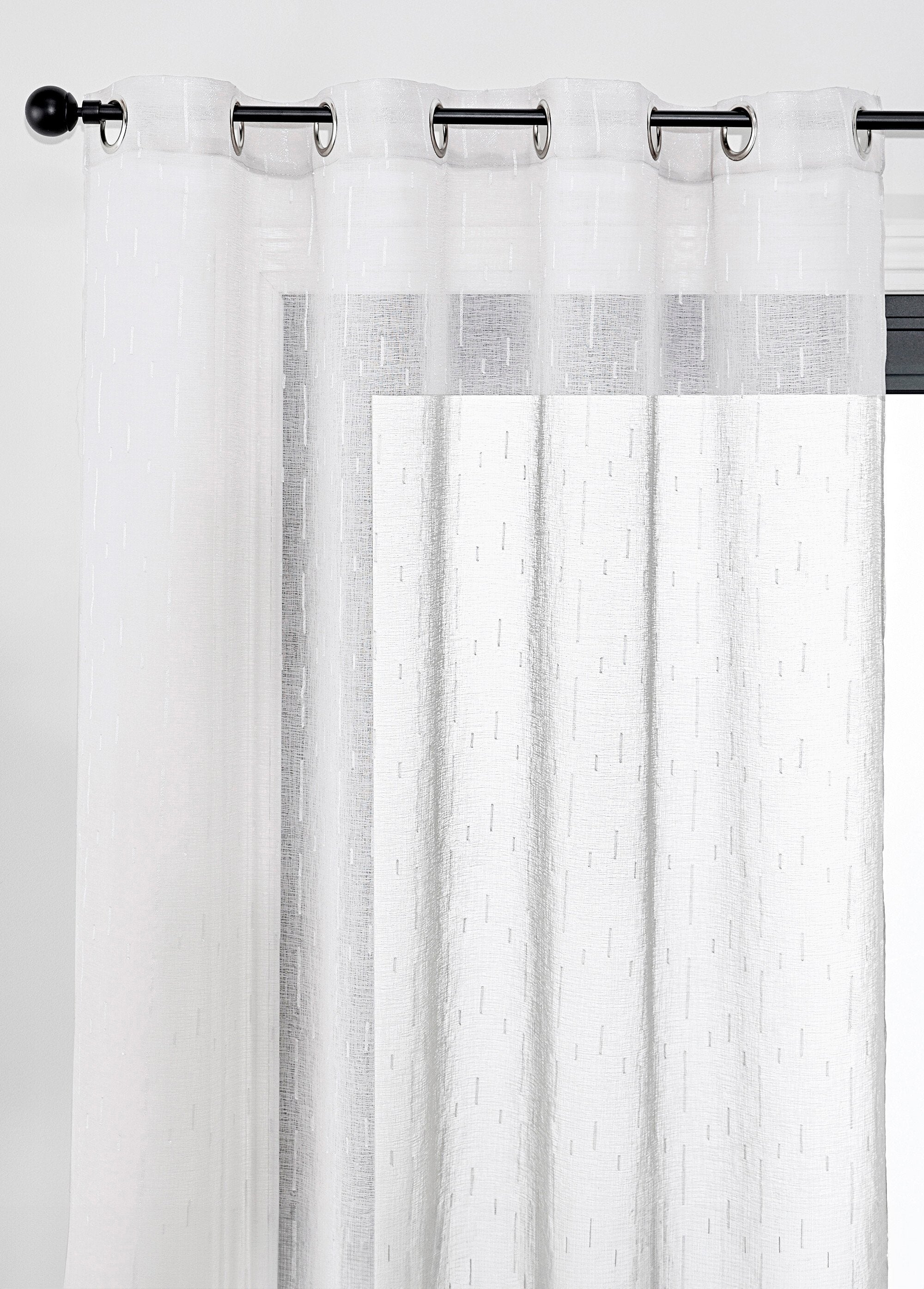 Painel_de_tecido_de_algodão_cortado_com_acabamento_em_ilhós_Blanc_FA1_slim