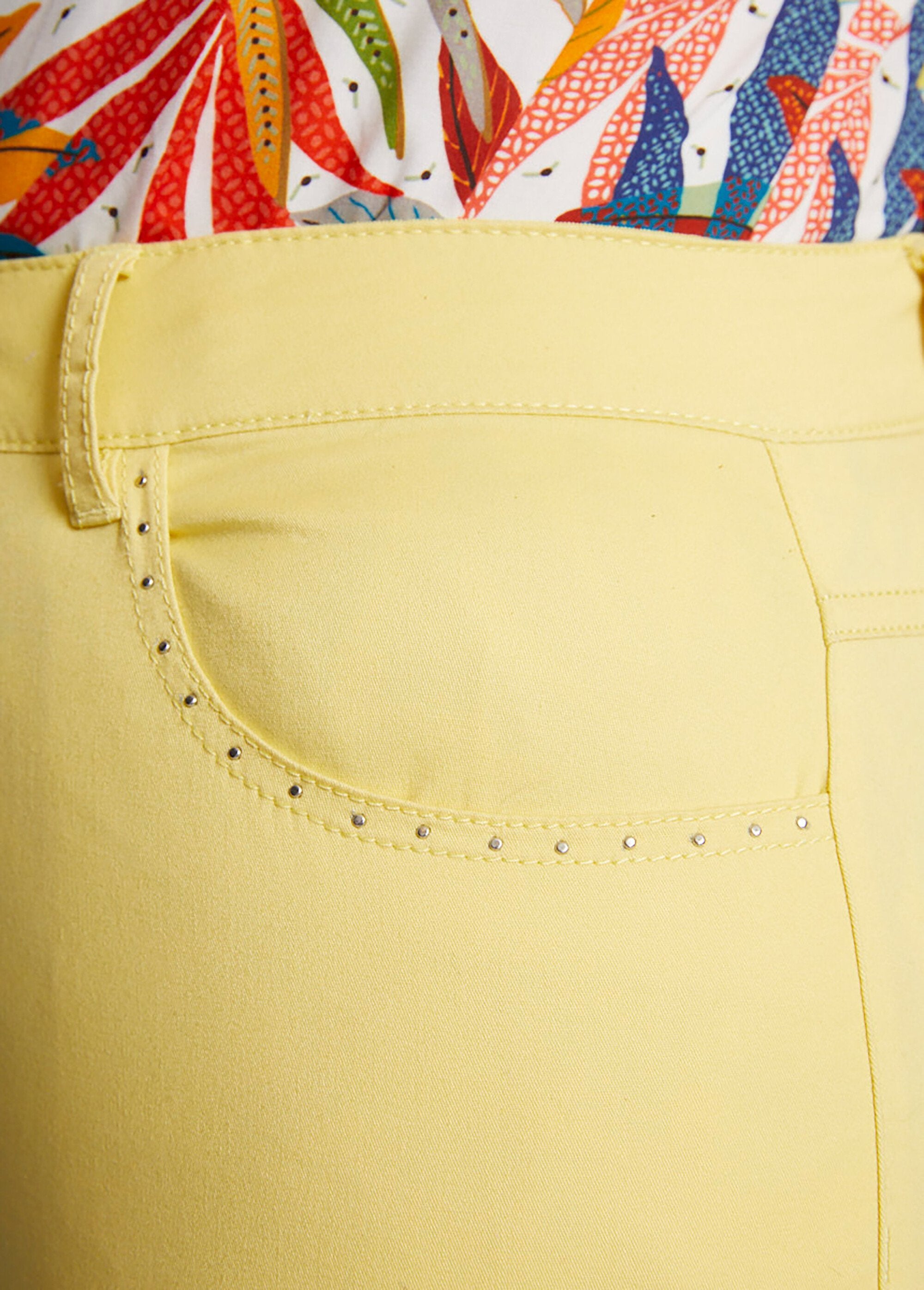 Shorts_com_5_bolsos_e_cós_elástico_Jaune_DE2_curvy
