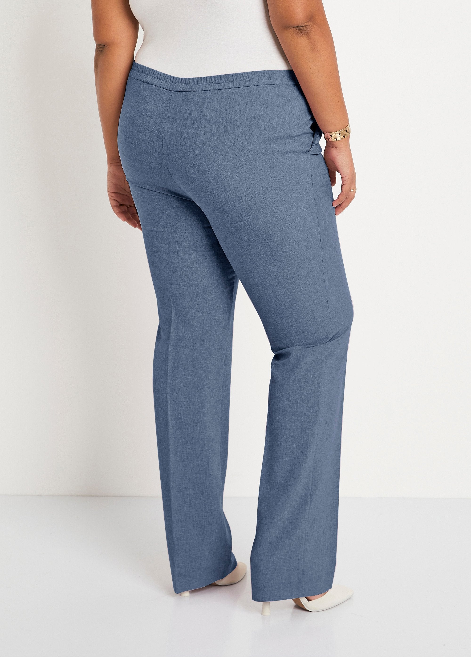 Calça_reta_com_cós_semi_elástico_Índigo_DO1_curvy