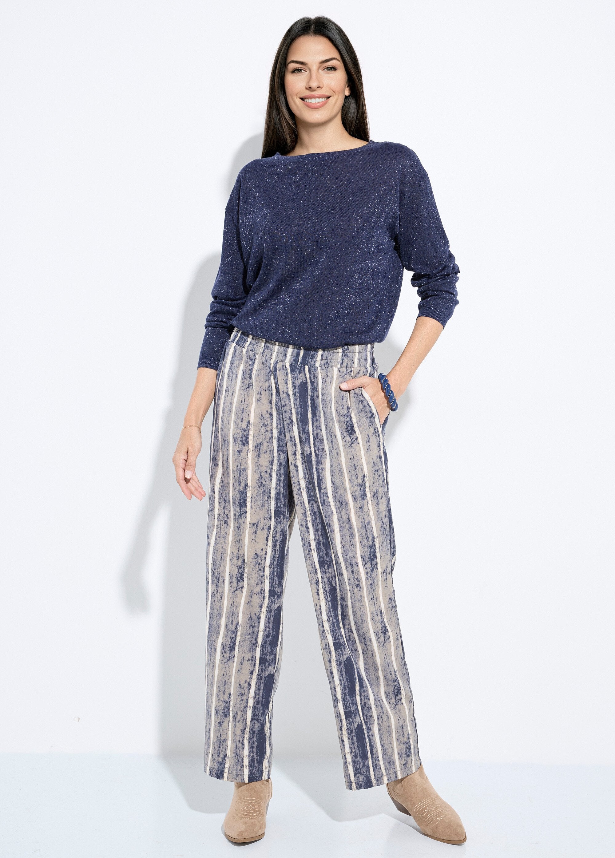 Calças_fluidas_com_elástico,_estampado_às_riscas_Gris_et_ecru_SF1_slim