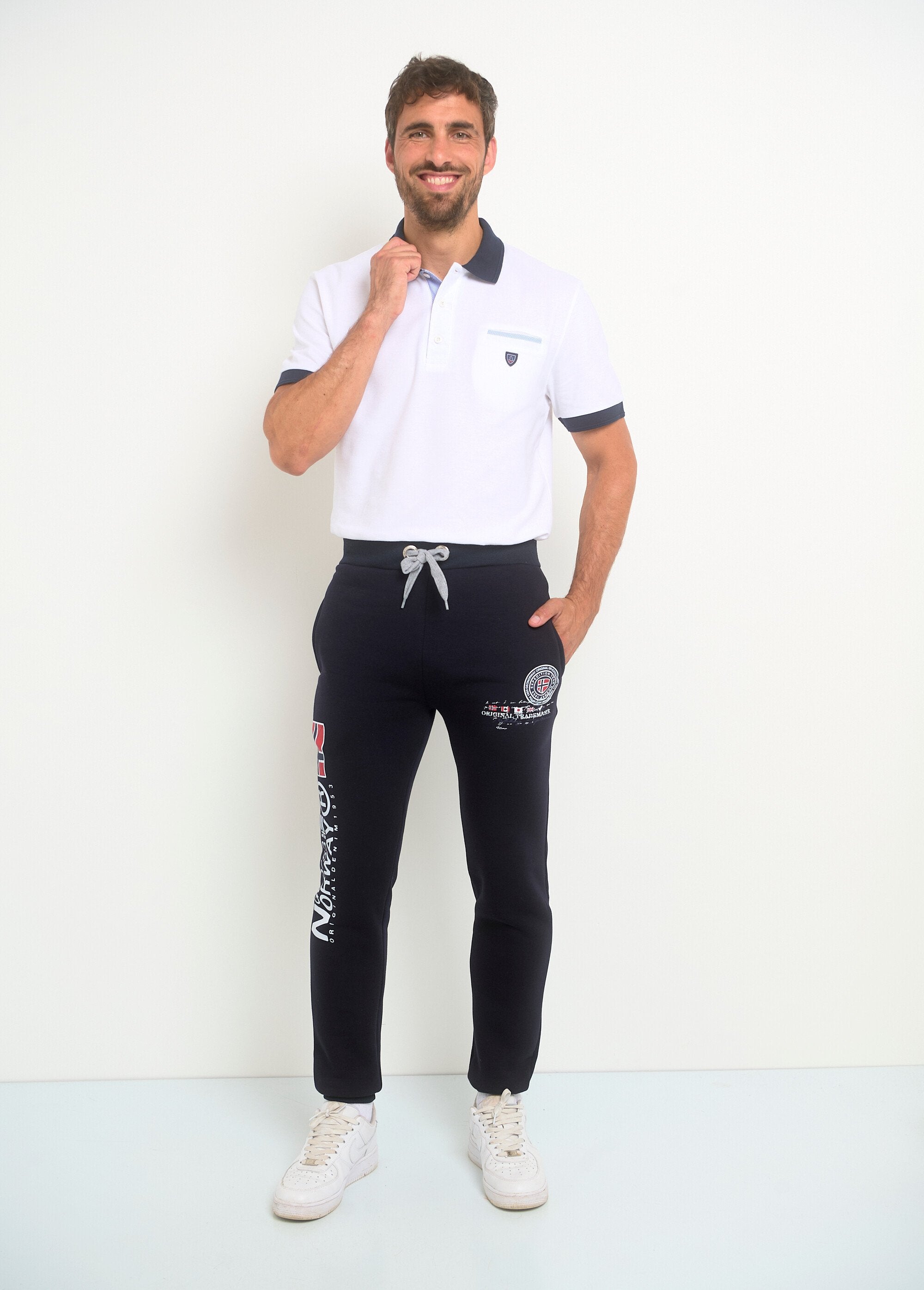 Calças_de_corrida_com_pernas_e_calças_justas_Marine_SF1_slim