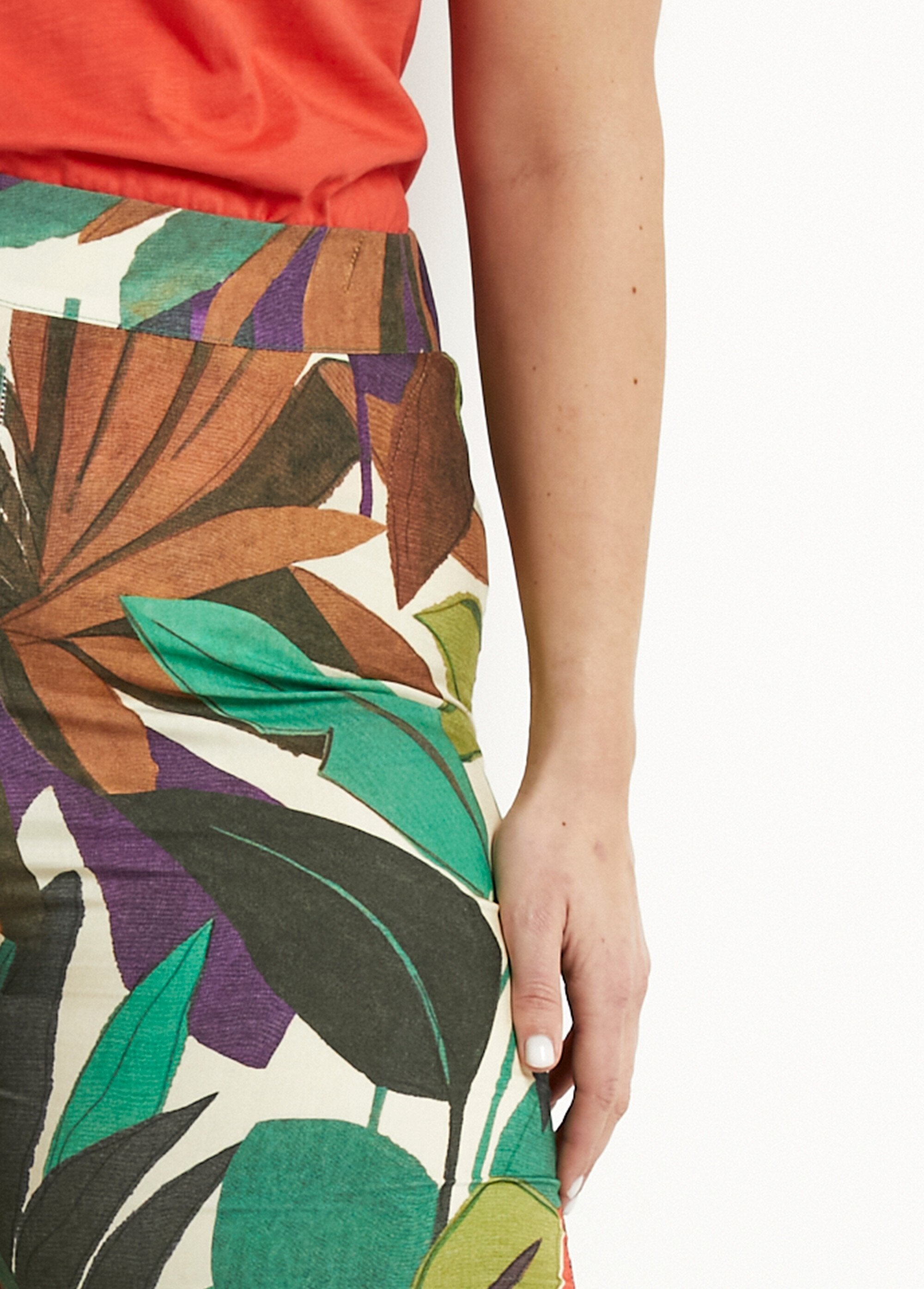 Calça_estampada_com_cós_largo_e_elástico_Multicolore_DE1_curvy