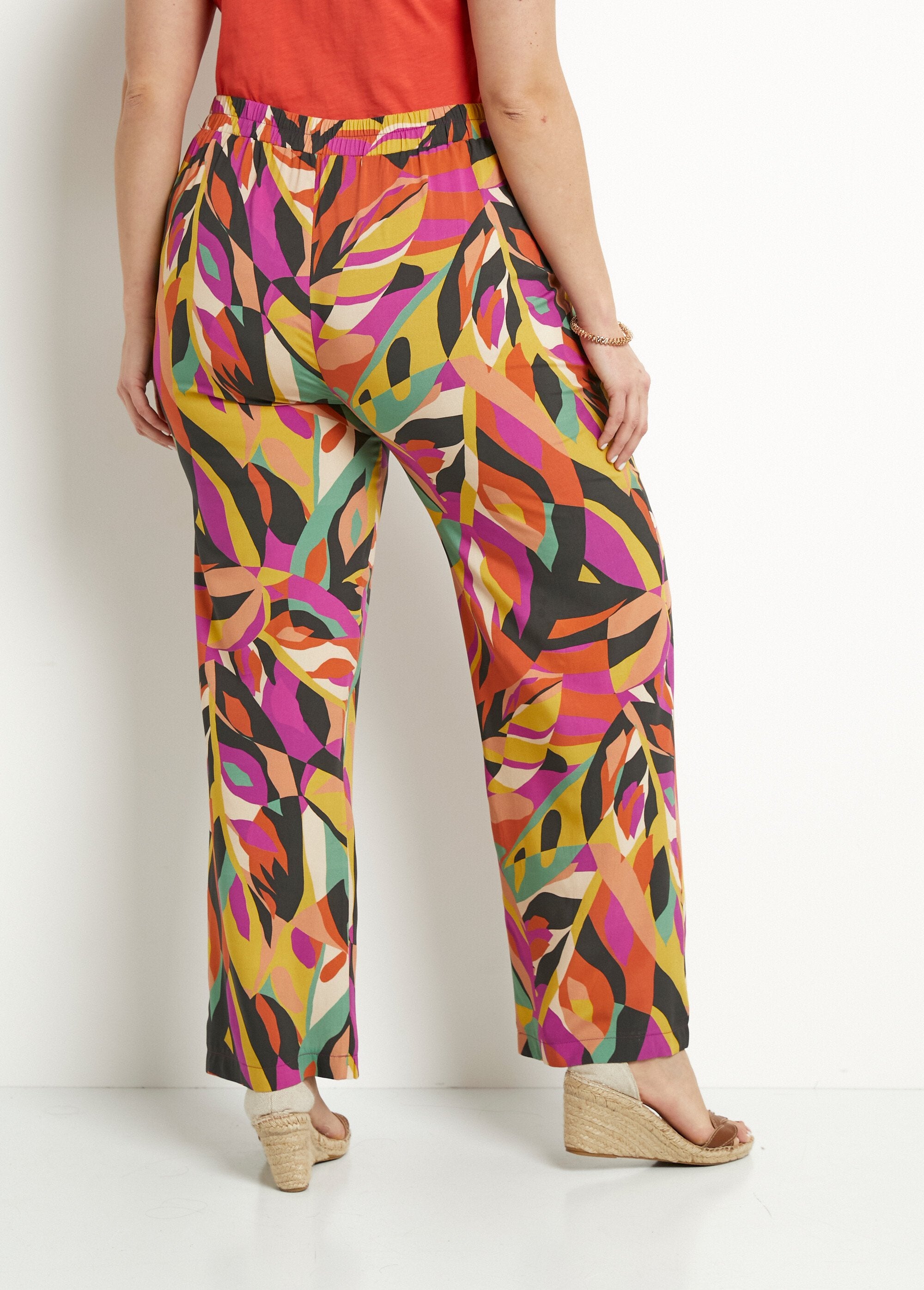 Calça_larga_com_cós_semielástico_e_estampa_Multicolore_DO1_curvy